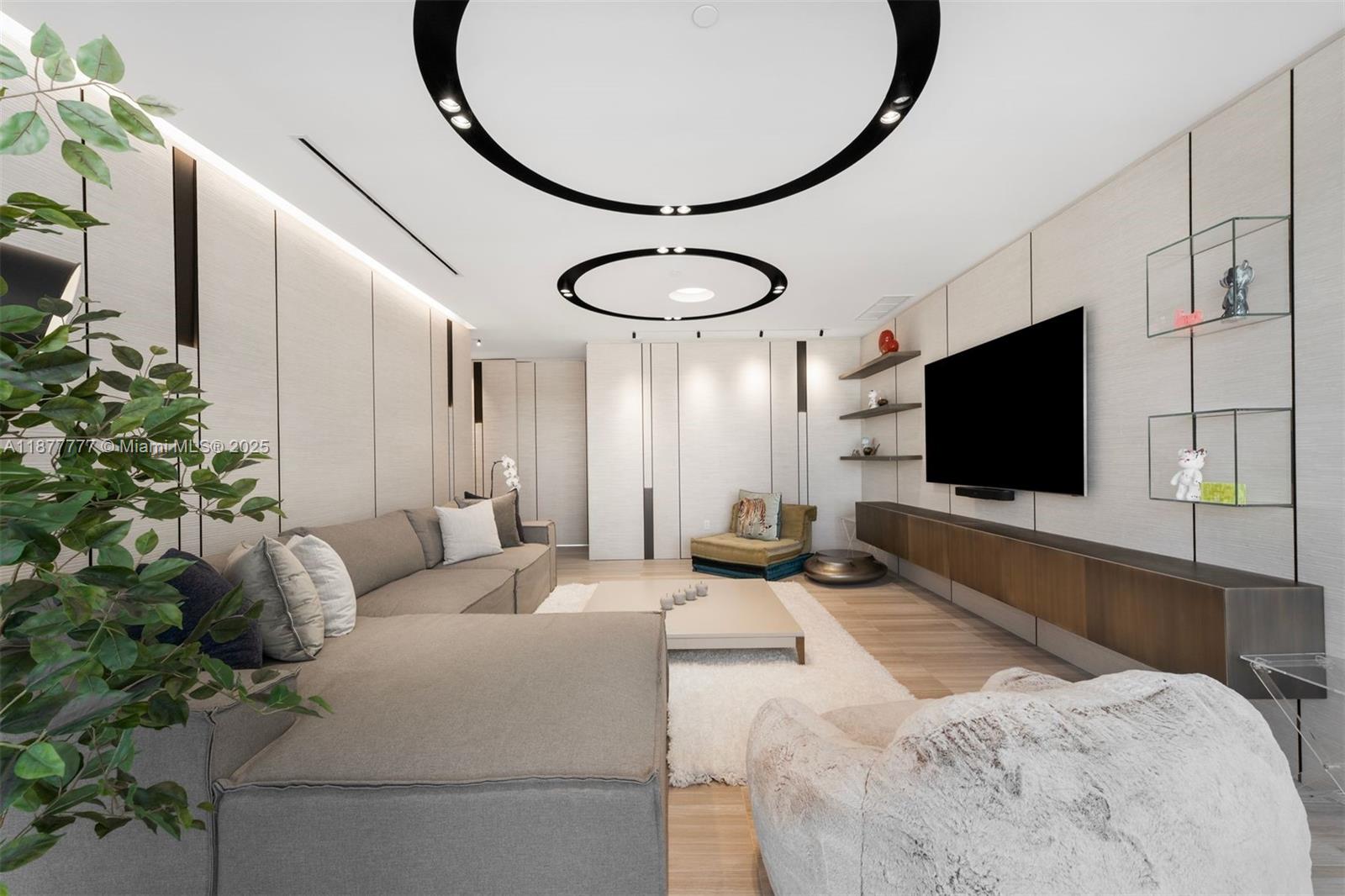 Miami Beach, Florida, 33140, United States, 4 Bedrooms Bedrooms, ,5 BathroomsBathrooms,Residential,For Sale,1948175