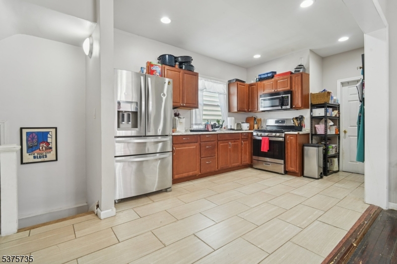 Garfield City, New Jersey, 07026, United States, 4 Bedrooms Bedrooms, ,3 BathroomsBathrooms,Residential,For Sale,1913233