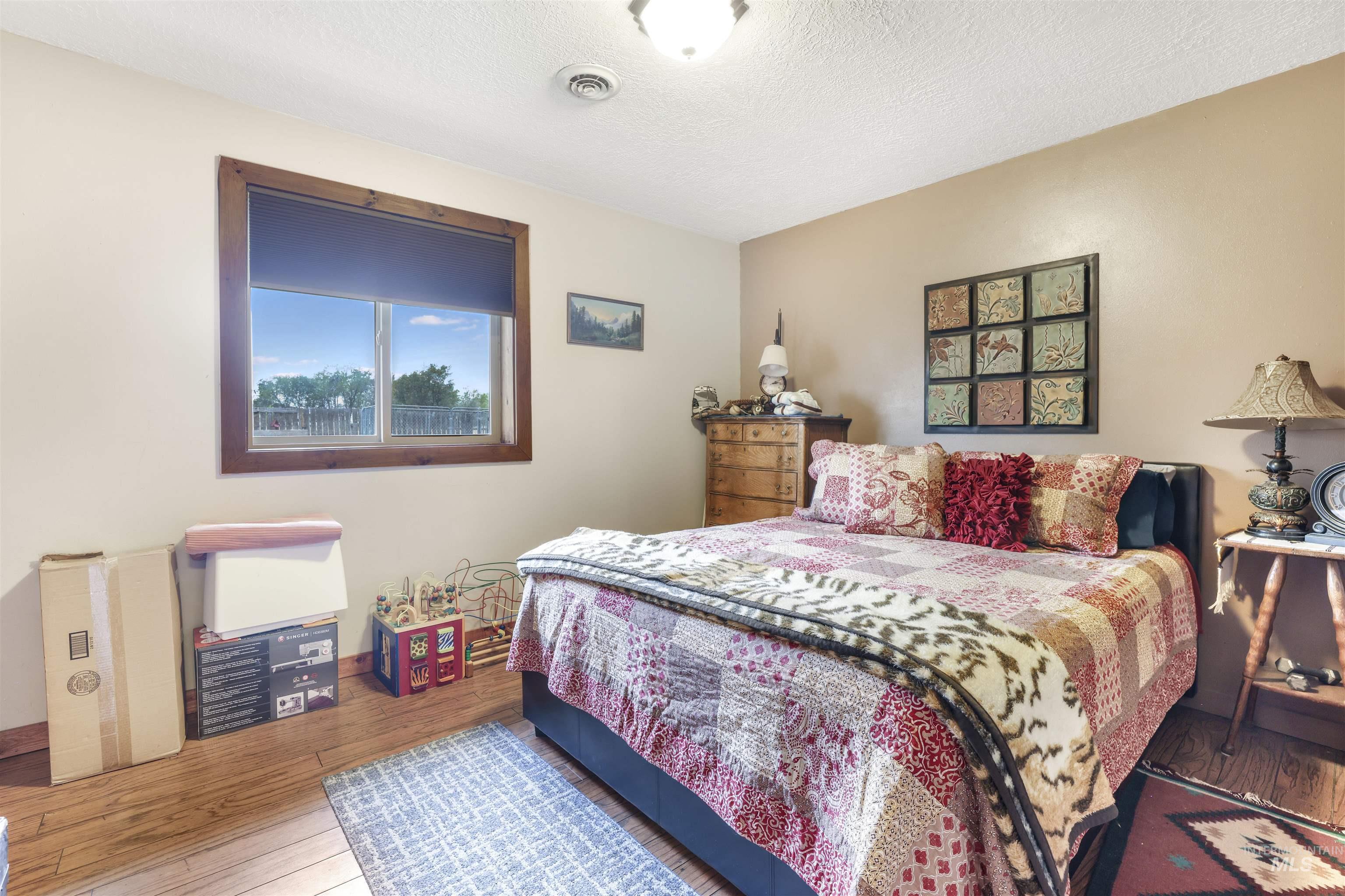 Twin Falls, Idaho, 83301, United States, 3 Bedrooms Bedrooms, ,2 BathroomsBathrooms,Residential,For Sale,1932611