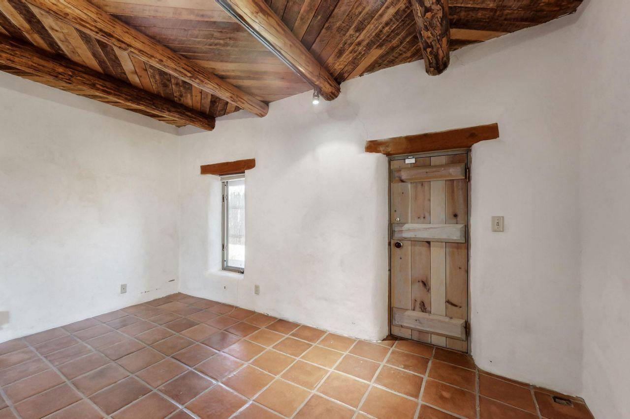 Espanola, New Mexico, 87532, United States, 5 Bedrooms Bedrooms, ,3 BathroomsBathrooms,Residential,For Sale,1762184