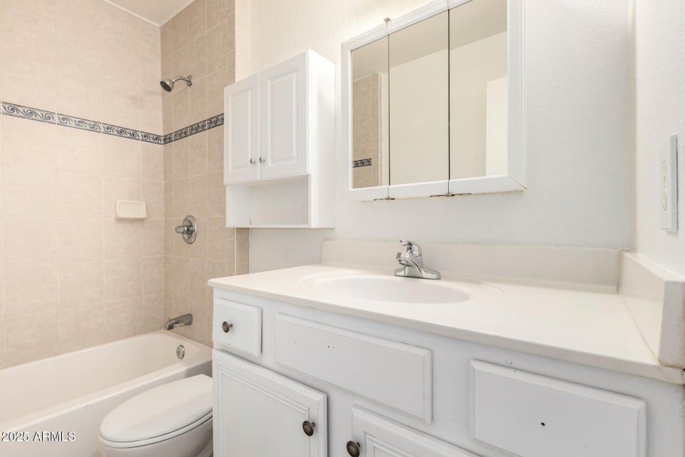 Mesa, Arizona, 85203, United States, 4 Bedrooms Bedrooms, ,3 BathroomsBathrooms,Residential,For Sale,2001471