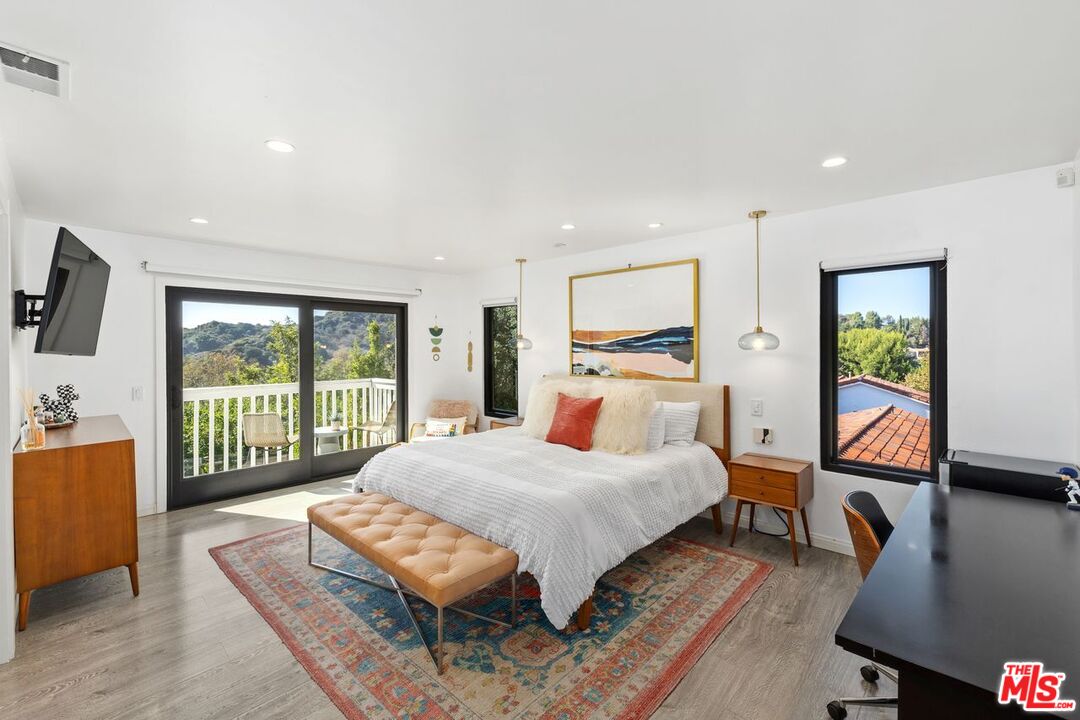 Los Angeles, California, 90077, United States, 5 Bedrooms Bedrooms, ,1 BathroomBathrooms,Residential,For Sale,1987970