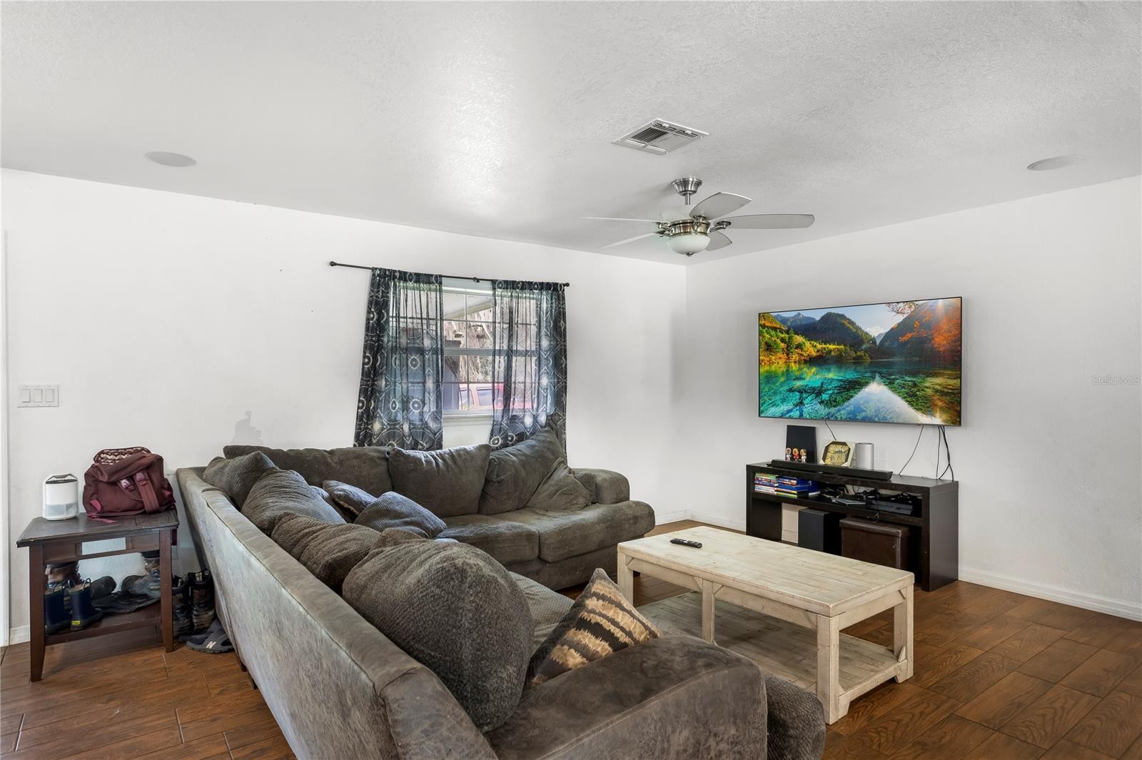 MIMS, Florida, 32754, United States, 3 Bedrooms Bedrooms, ,2 BathroomsBathrooms,Residential,For Sale,1878459
