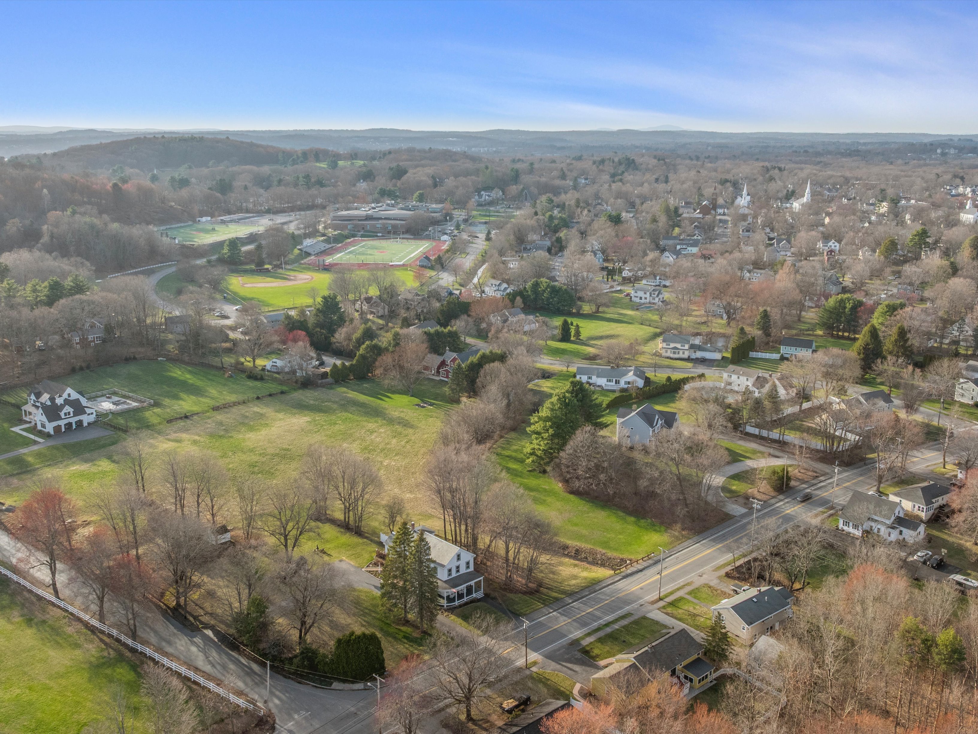  Antique Farmhouse with beautiful wrap-around porch - 物件實景
