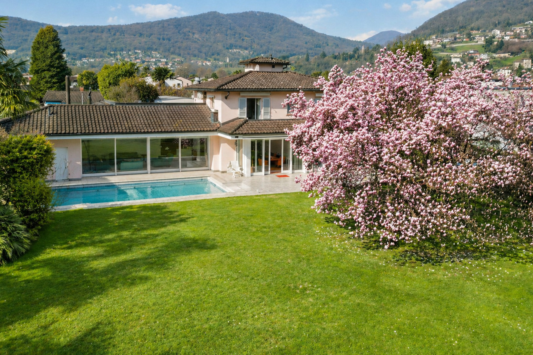  Villa Magnolia: Gorgeous Lakefront Villa in Magliaso - 物件實景