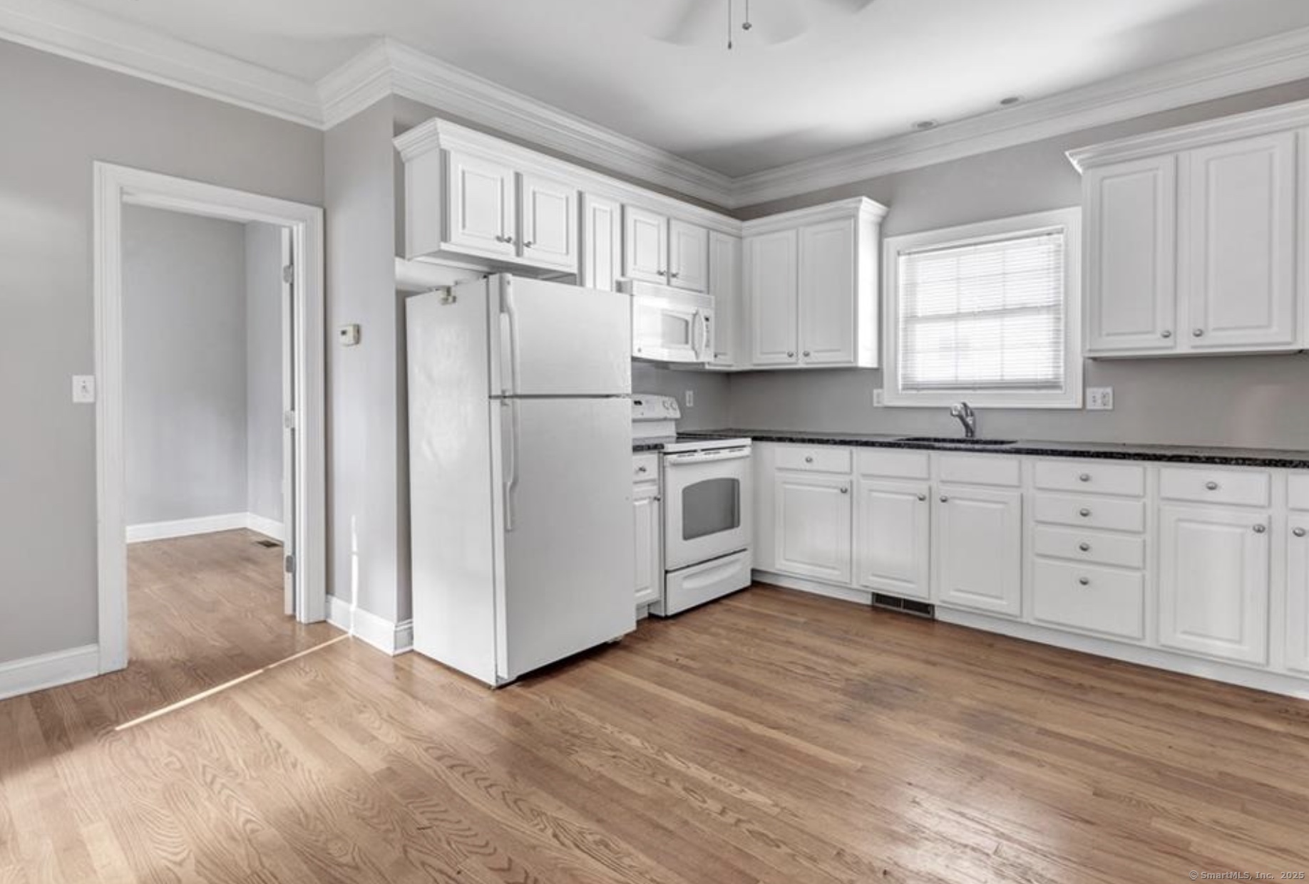 Stratford, Connecticut, 06614, United States, 5 Bedrooms Bedrooms, ,4 BathroomsBathrooms,Residential,For Sale,1896589