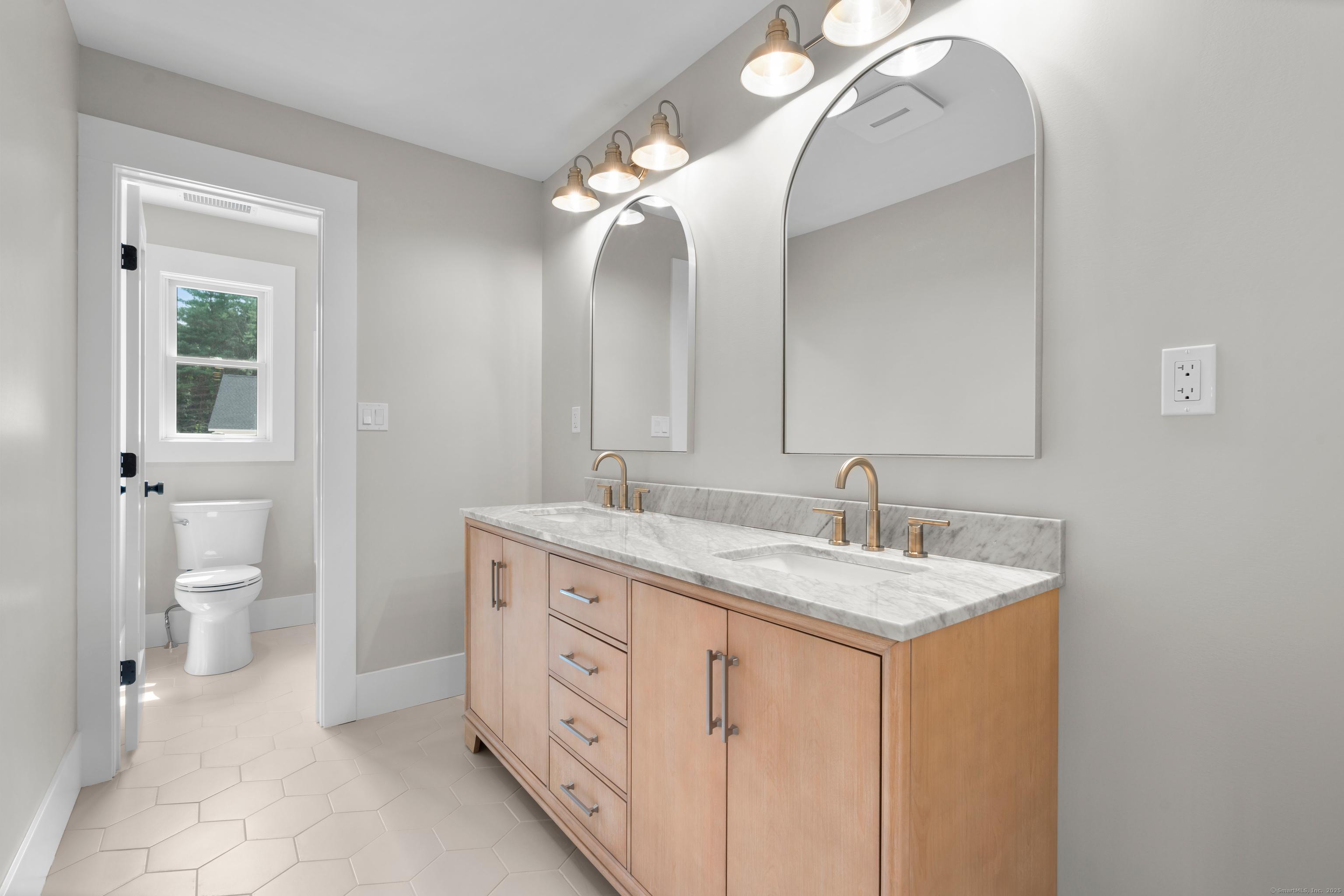 Avon, Connecticut, 06001, United States, 4 Bedrooms Bedrooms, ,4 BathroomsBathrooms,Residential,For Sale,1941294