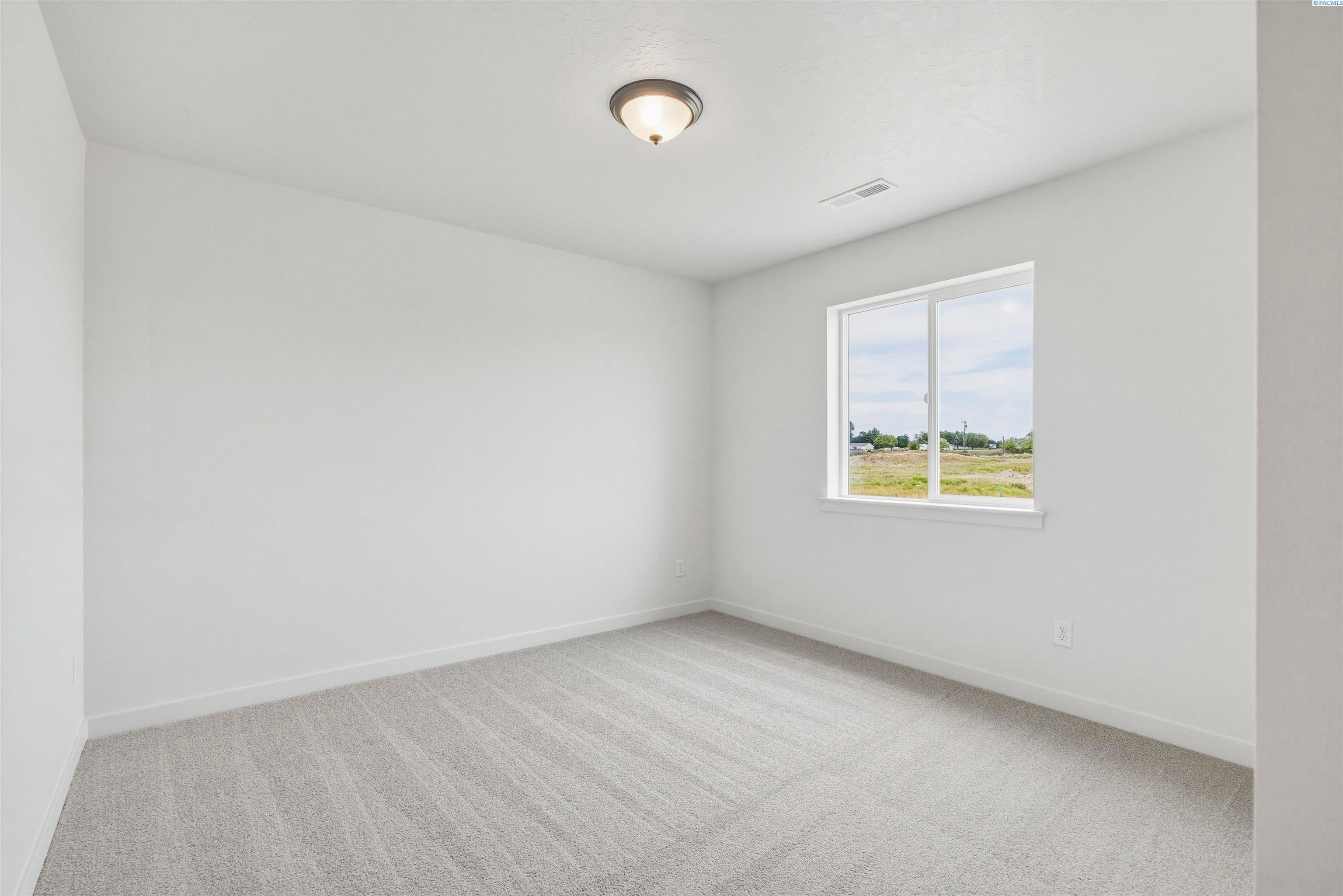 Prosser, Washington, 99350, United States, 5 Bedrooms Bedrooms, ,3 BathroomsBathrooms,Residential,For Sale,2028032
