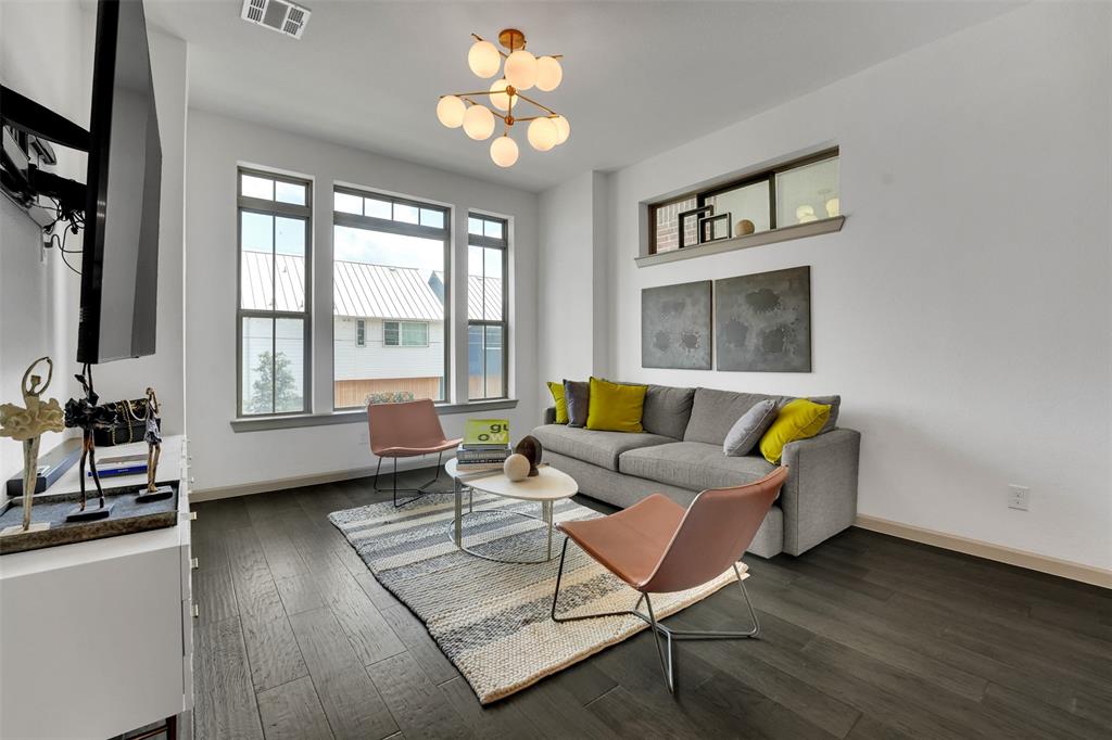 Dallas, Texas, 75212, United States, 3 Bedrooms Bedrooms, ,4 BathroomsBathrooms,Residential,For Sale,1897379