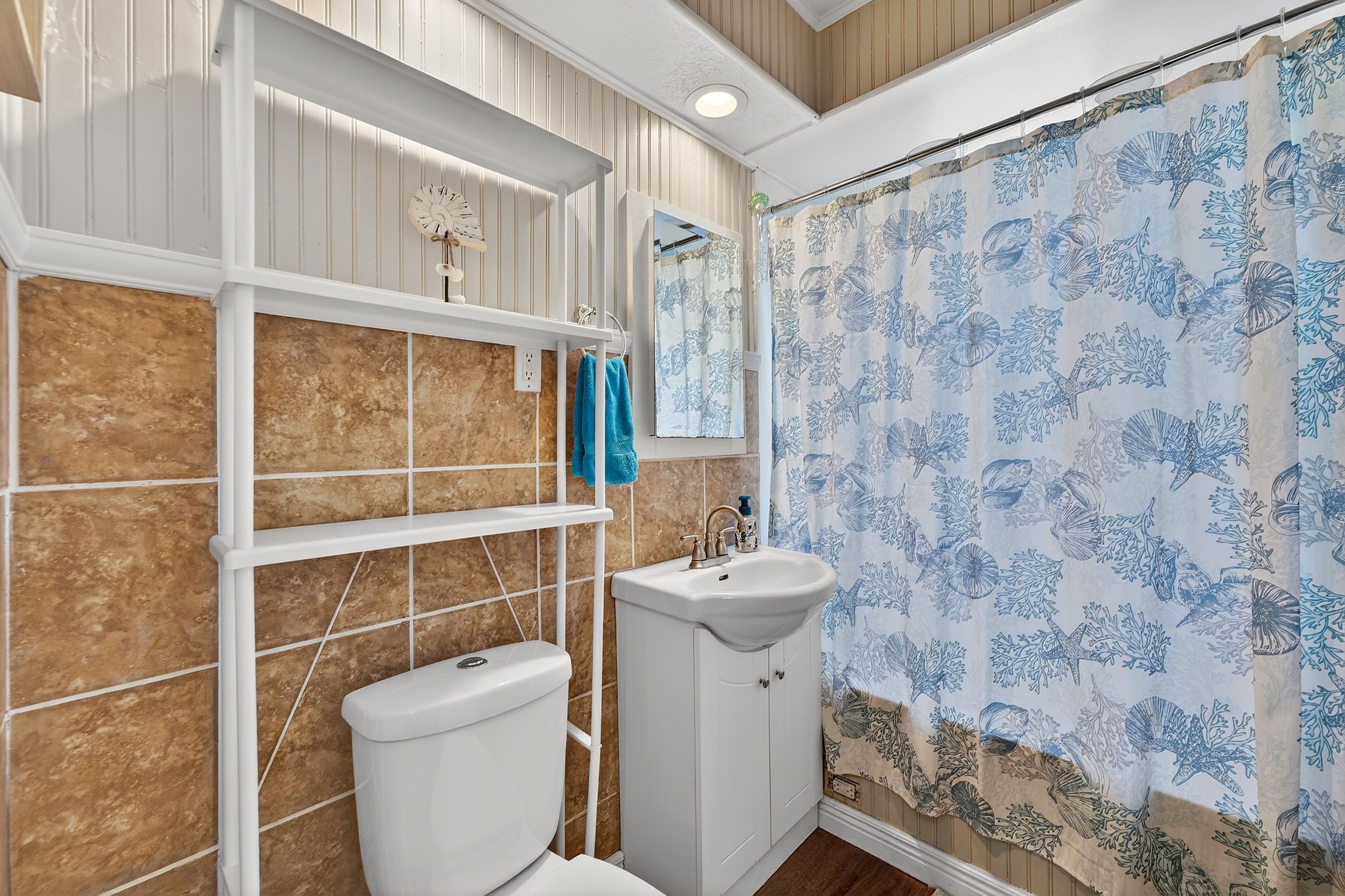  Ultimate Versatility: 7-Bedroom Gem with $40K in Upgrades & Private Guest Wing - 物件實景