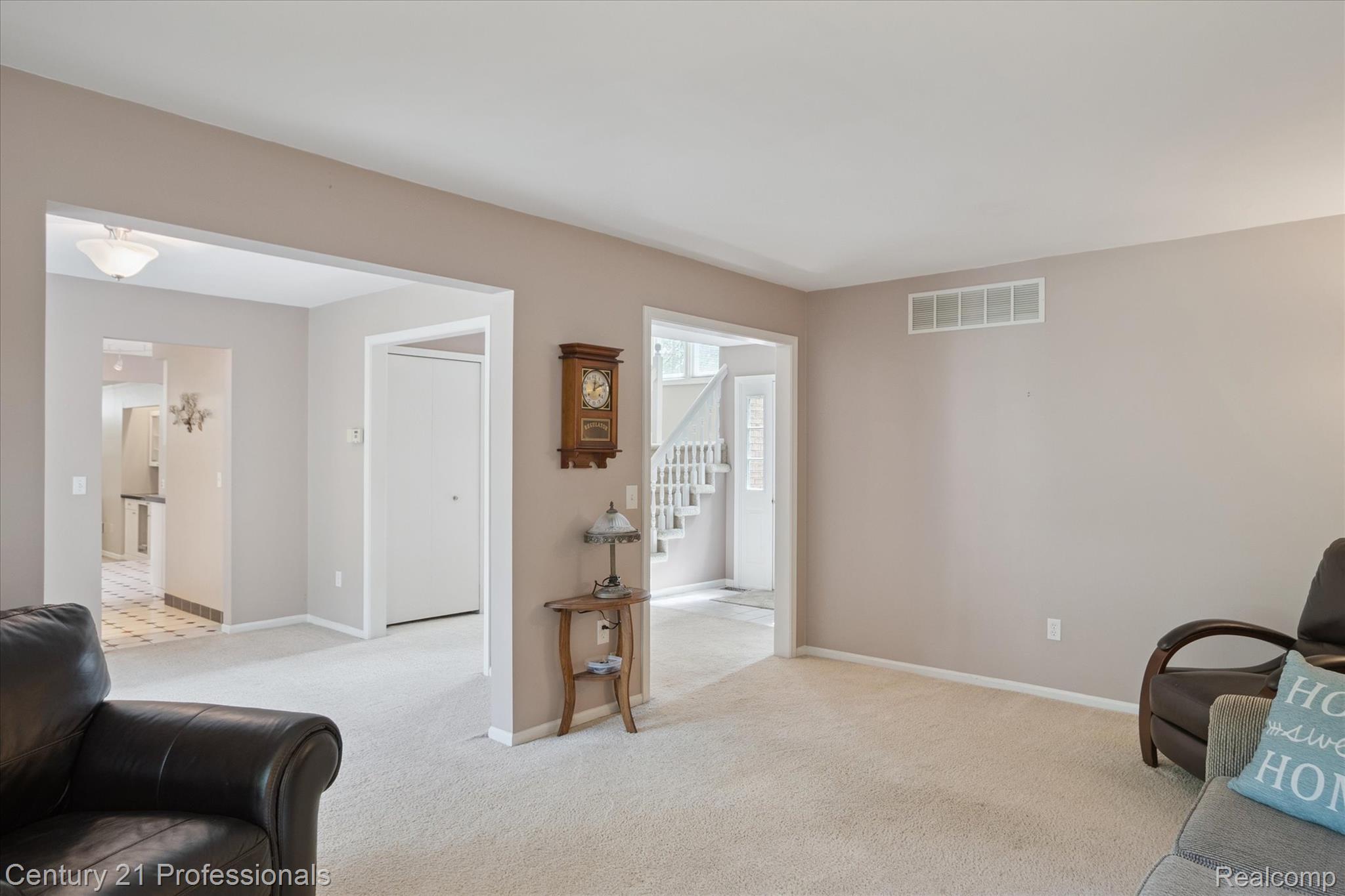 Northville, Michigan, 48167, United States, 4 Bedrooms Bedrooms, ,3 BathroomsBathrooms,Residential,For Sale,1980855