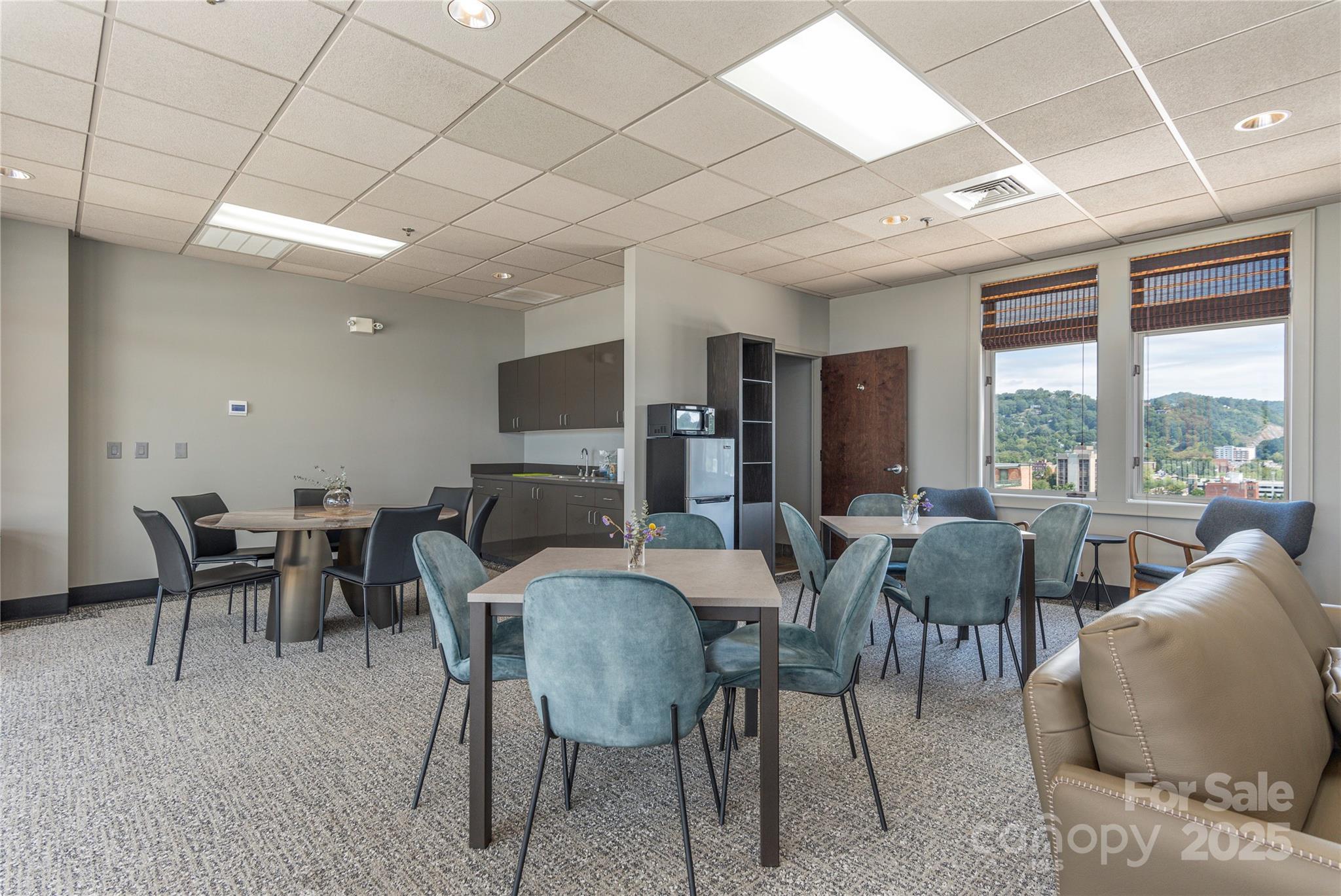 Asheville, North Carolina, 28801, United States, 2 Bedrooms Bedrooms, ,2 BathroomsBathrooms,Residential,For Sale,1827060
