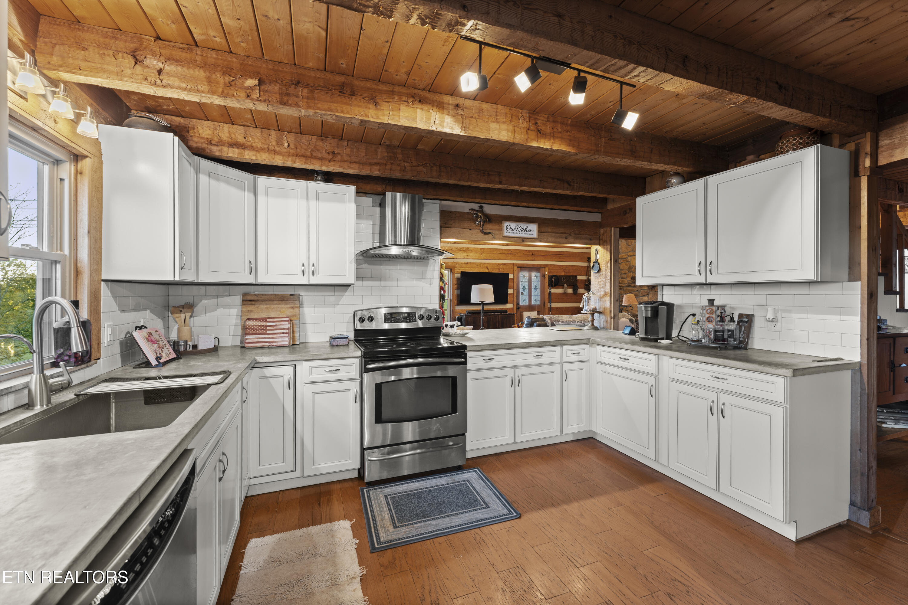 Knoxville, Tennessee, 37922, United States, 4 Bedrooms Bedrooms, ,4 BathroomsBathrooms,Residential,For Sale,1977894