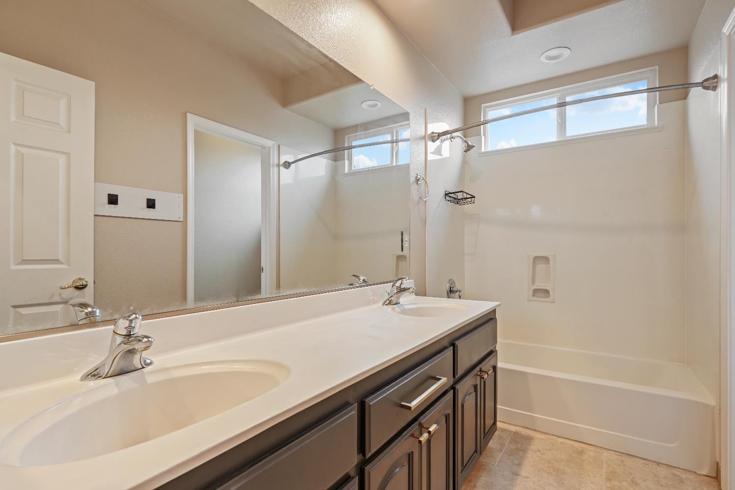 Valley Springs, California, 95252, United States, 3 Bedrooms Bedrooms, ,3 BathroomsBathrooms,Residential,For Sale,2005908