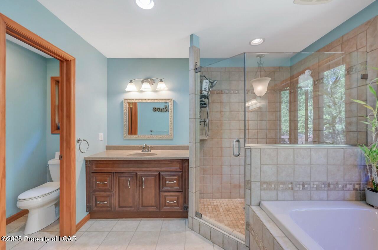 Mountain Top, Pennsylvania, 18707, United States, 4 Bedrooms Bedrooms, ,5 BathroomsBathrooms,Residential,For Sale,1944925