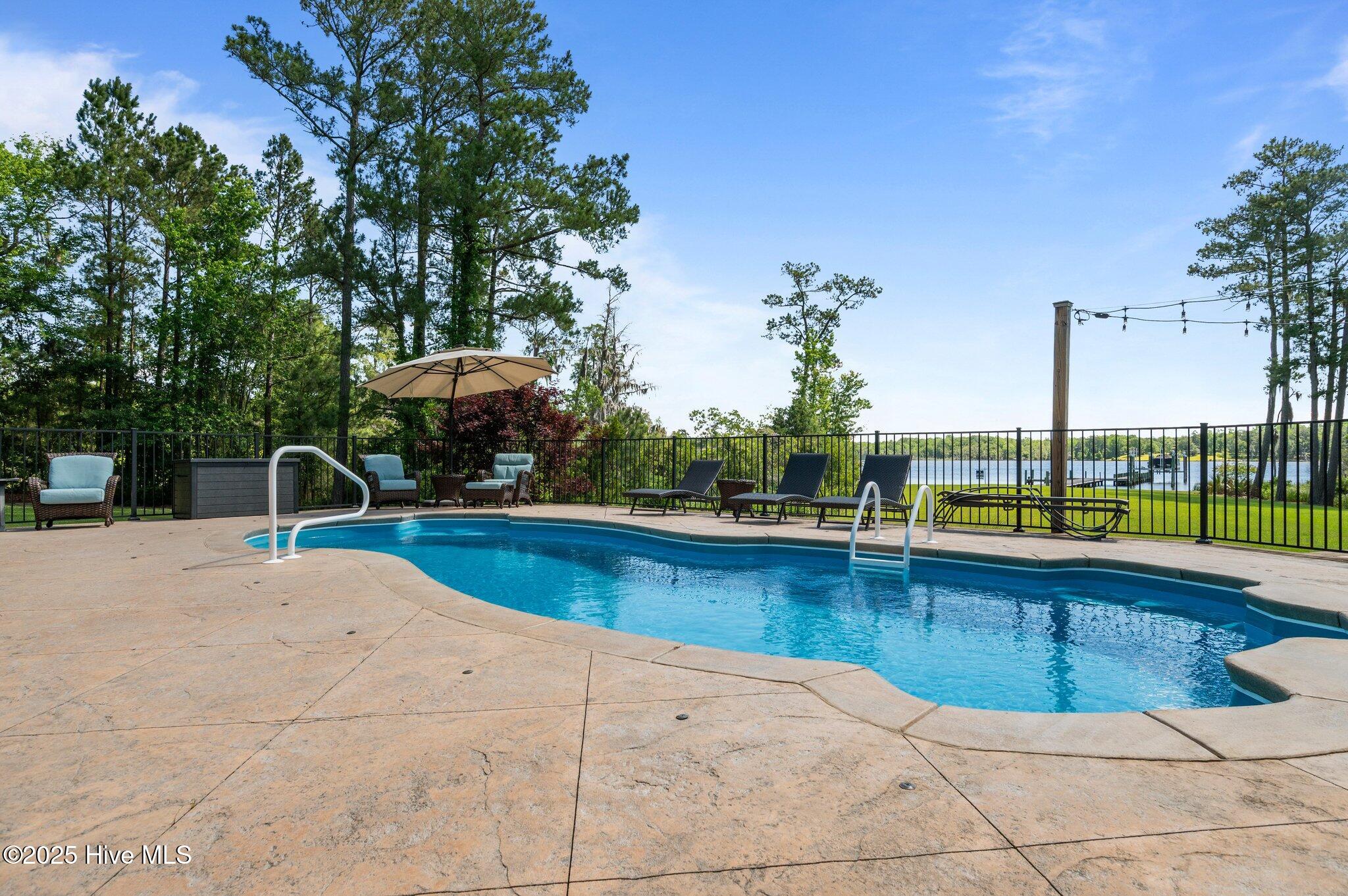 Chocowinity, North Carolina, 27817, United States, 4 Bedrooms Bedrooms, ,5 BathroomsBathrooms,Residential,For Sale,1827727
