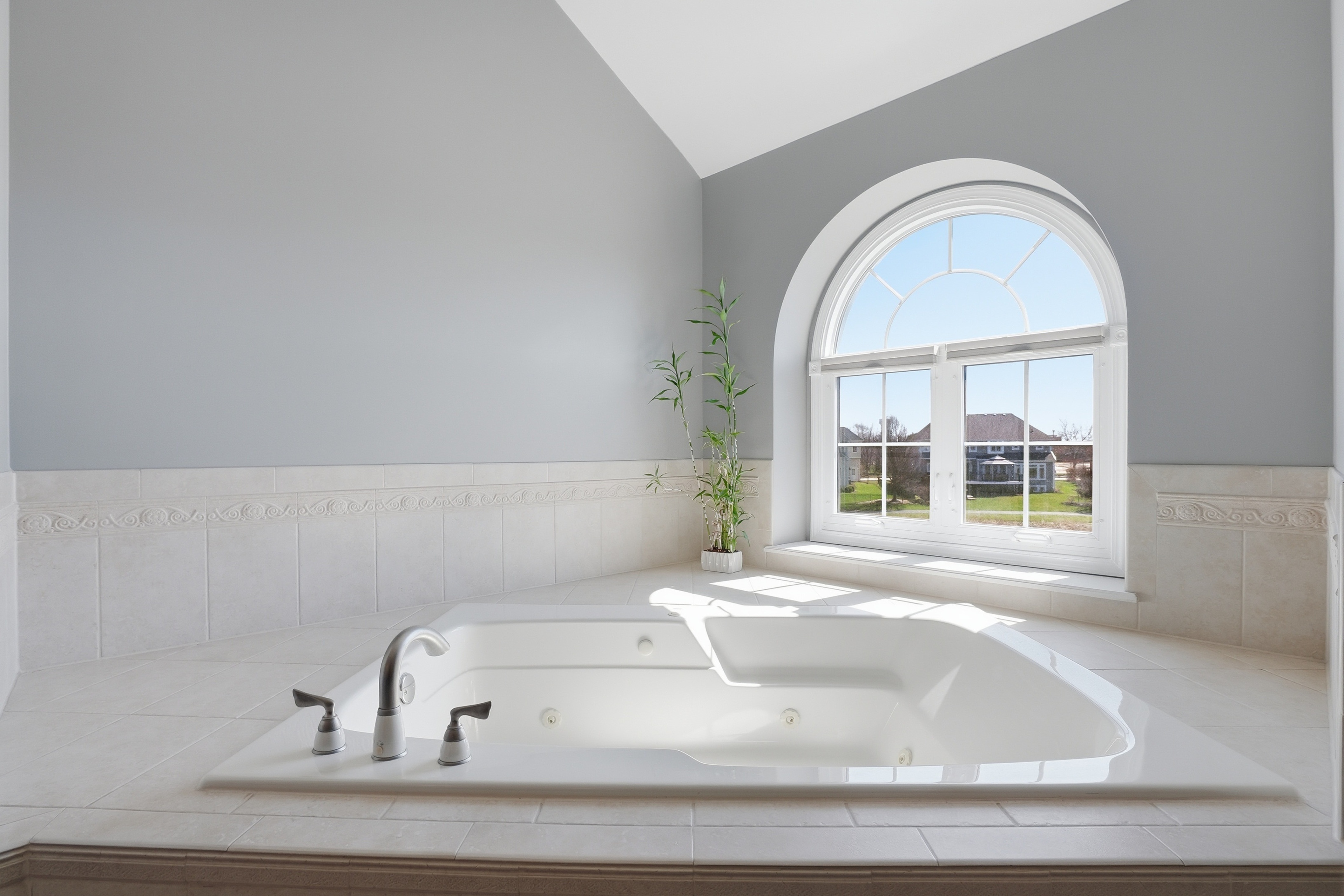  The Crown Jewel of Tall Grass: Waterfront Privacy Meets the Ultimate Layout - 物件實景