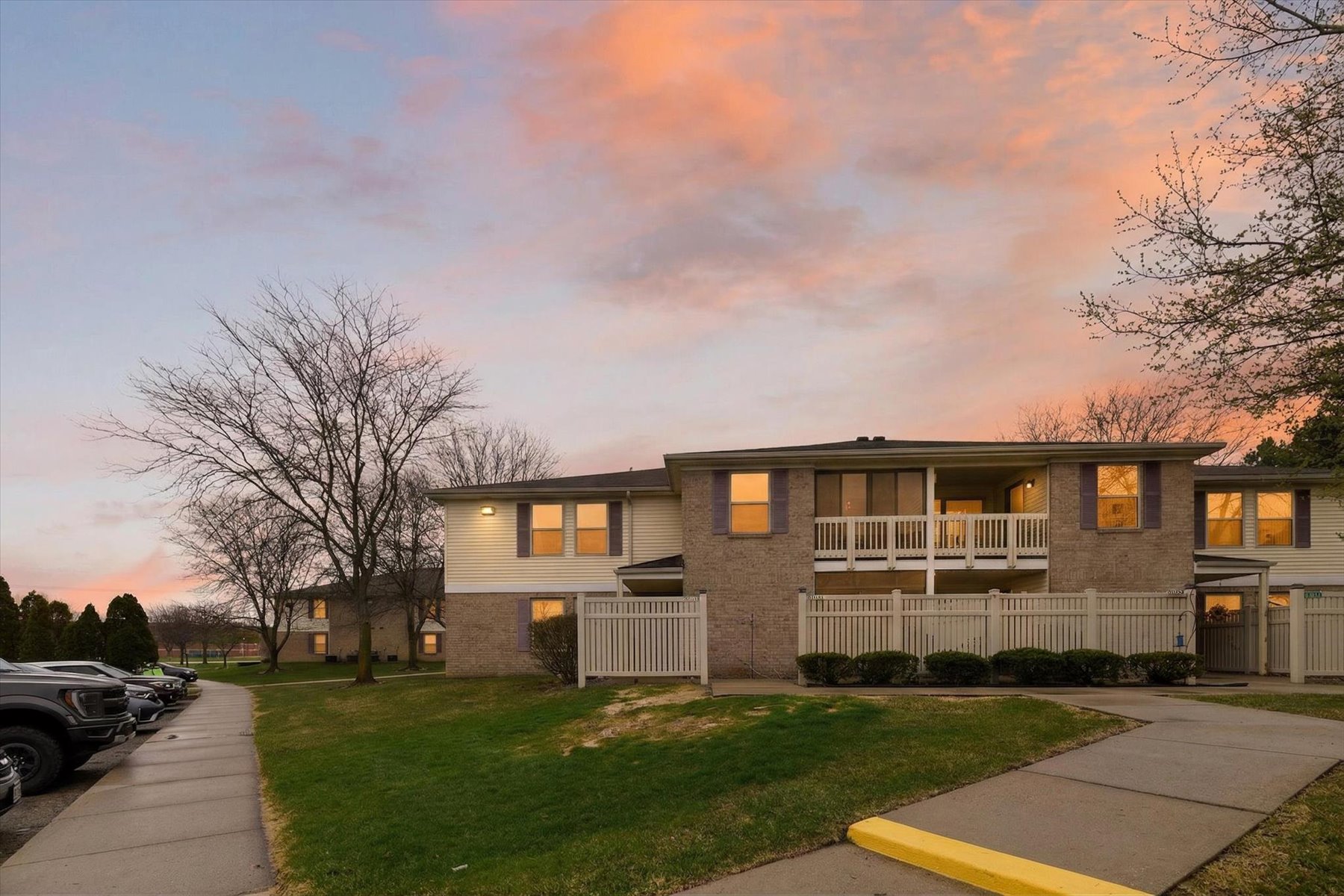  South Lyon - 物件實景