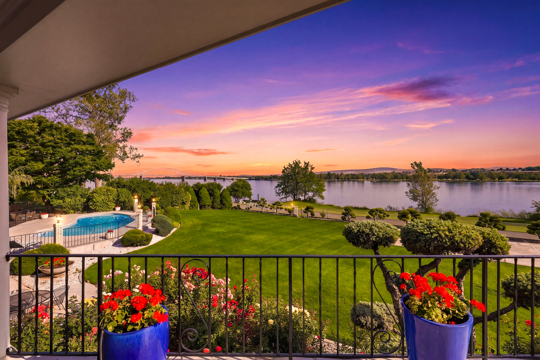  Prime Columbia River Frontage, Pool, large lot - 物件實景