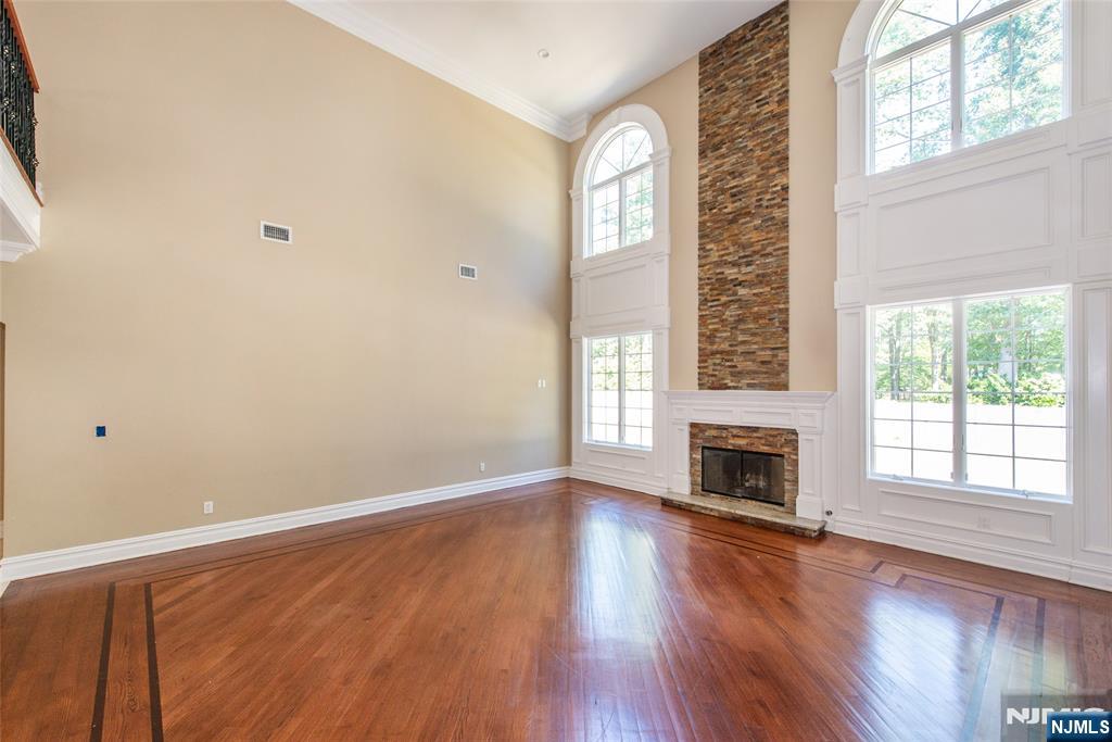 Paramus, New Jersey, 07652, United States, 6 Bedrooms Bedrooms, ,6 BathroomsBathrooms,Residential,For Sale,1947985