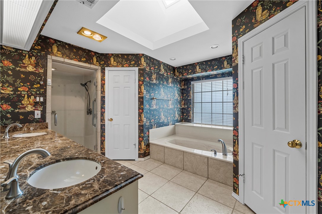 Woodway, Texas, 76712, United States, 5 Bedrooms Bedrooms, ,3 BathroomsBathrooms,Residential,For Sale,1988049