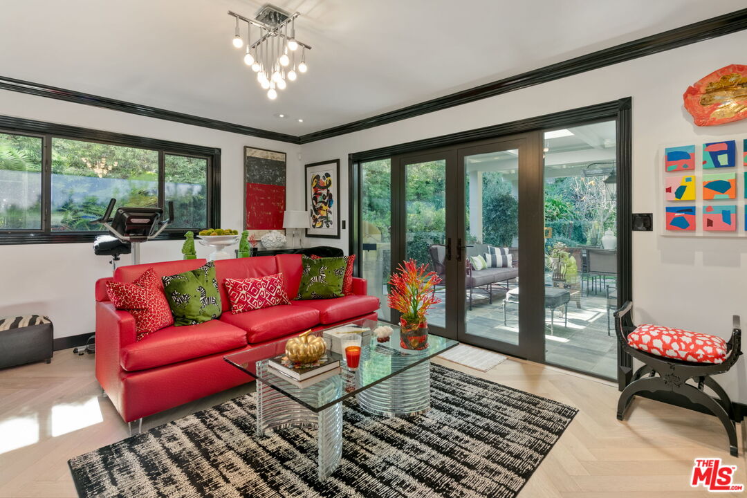 Los Angeles, California, 90049, United States, 4 Bedrooms Bedrooms, ,1 BathroomBathrooms,Residential,For Sale,1991602