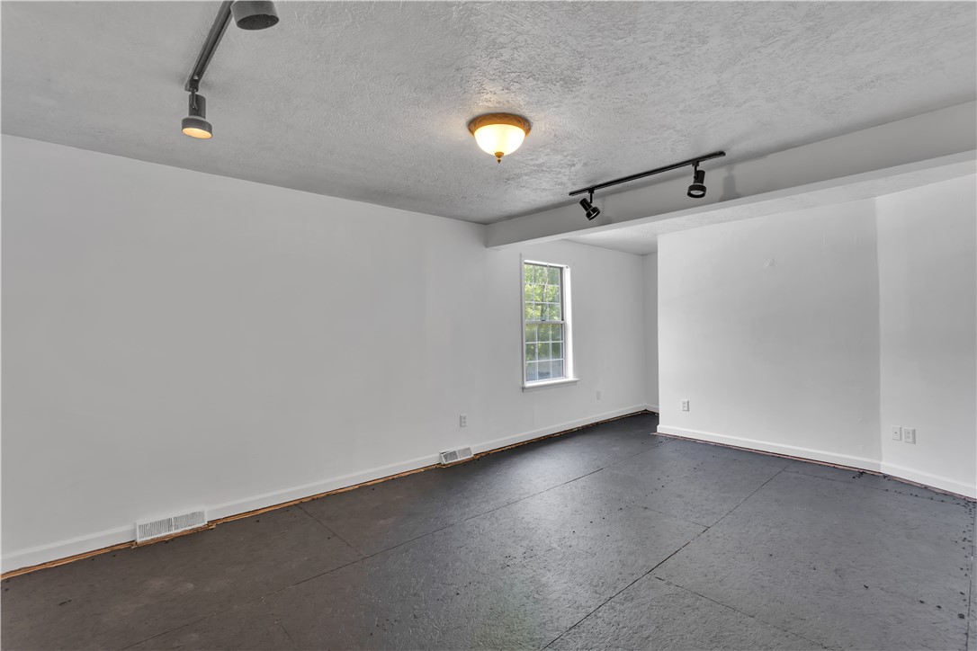 Harmar, Pennsylvania, 15024, United States, 3 Bedrooms Bedrooms, ,2 BathroomsBathrooms,Residential,For Sale,1877308