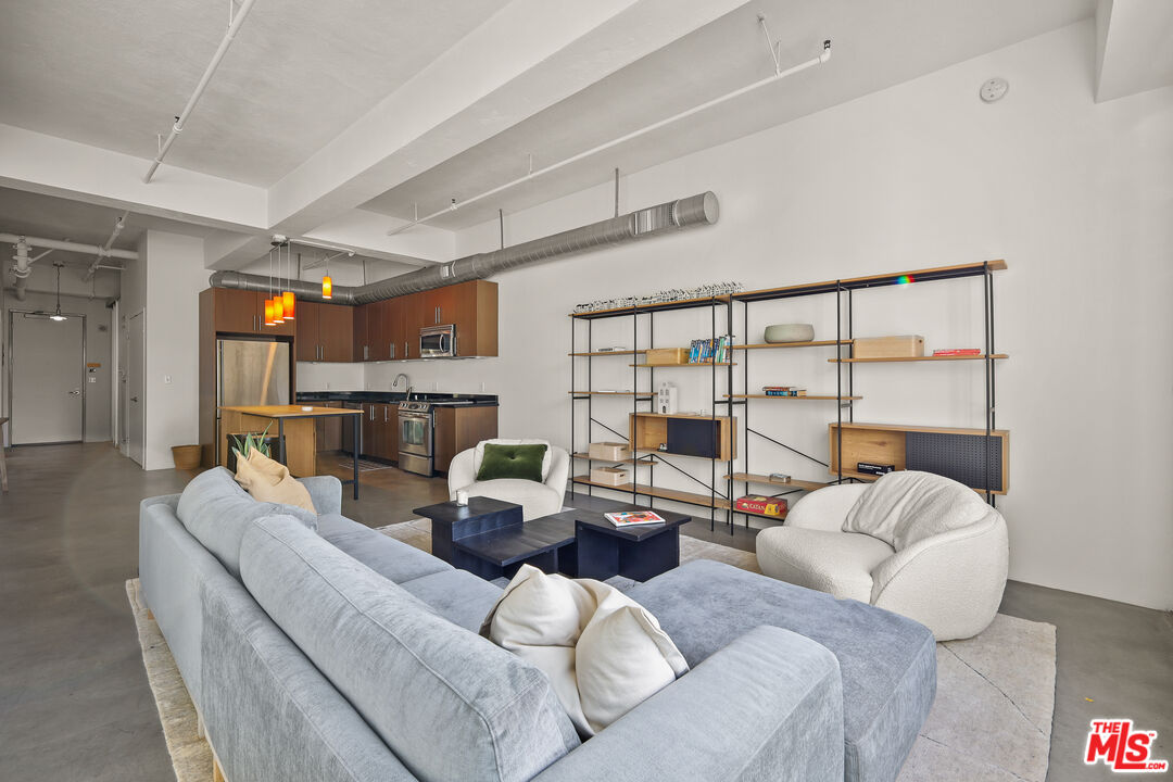 Los Angeles, California, 90014, United States, 1 Bedroom Bedrooms, ,1 BathroomBathrooms,Residential,For Sale,1705578