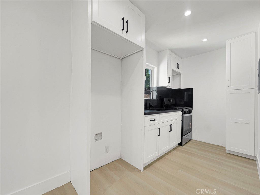 Winnetka, California, 91306, United States, 5 Bedrooms Bedrooms, ,3 BathroomsBathrooms,Residential,For Sale,1987319