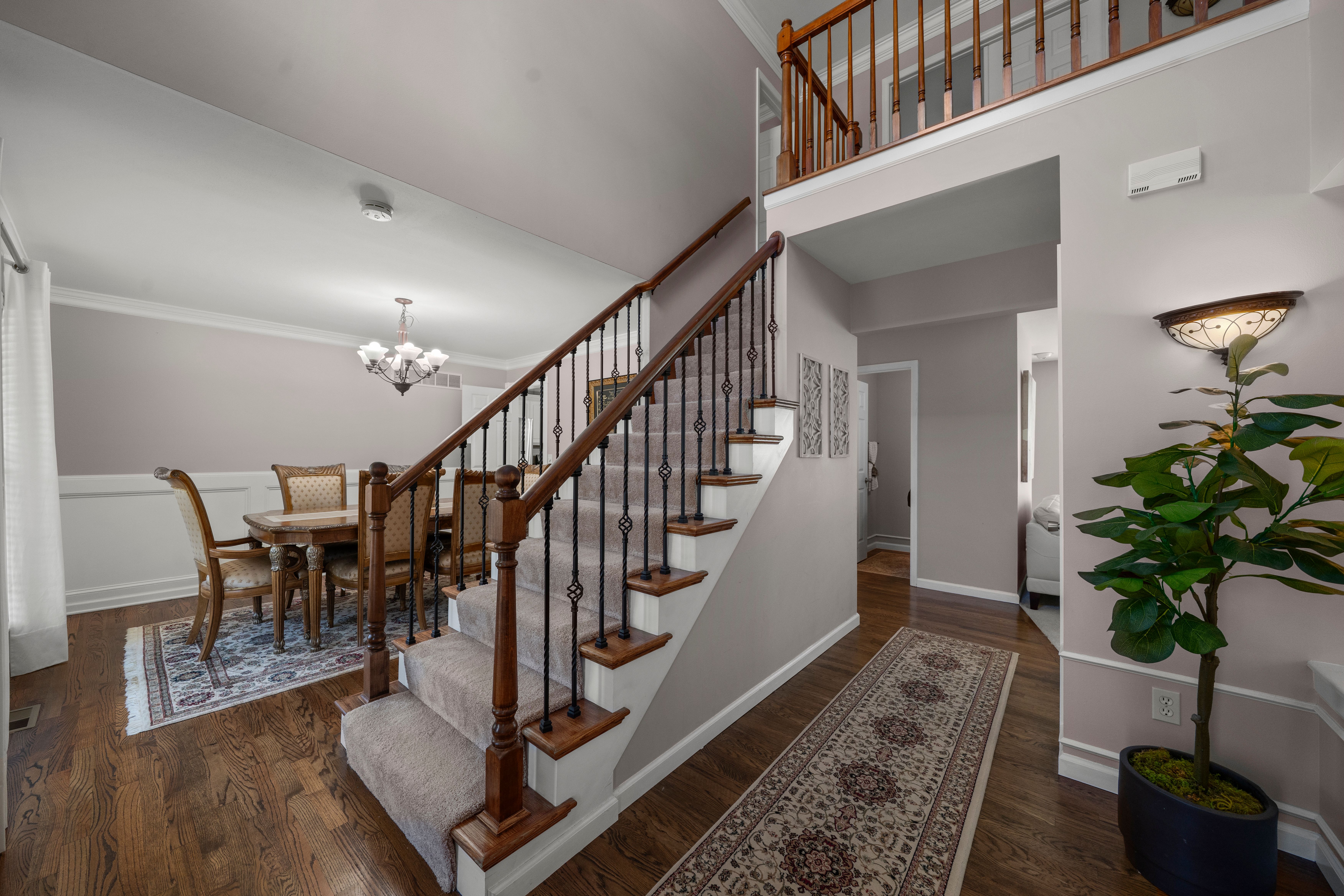  Beautiful Two Story Home - 物件實景