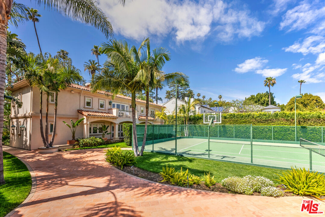 Beverly Hills, California, 90210, United States, 5 Bedrooms Bedrooms, ,6 BathroomsBathrooms,Residential,For Sale,1907457