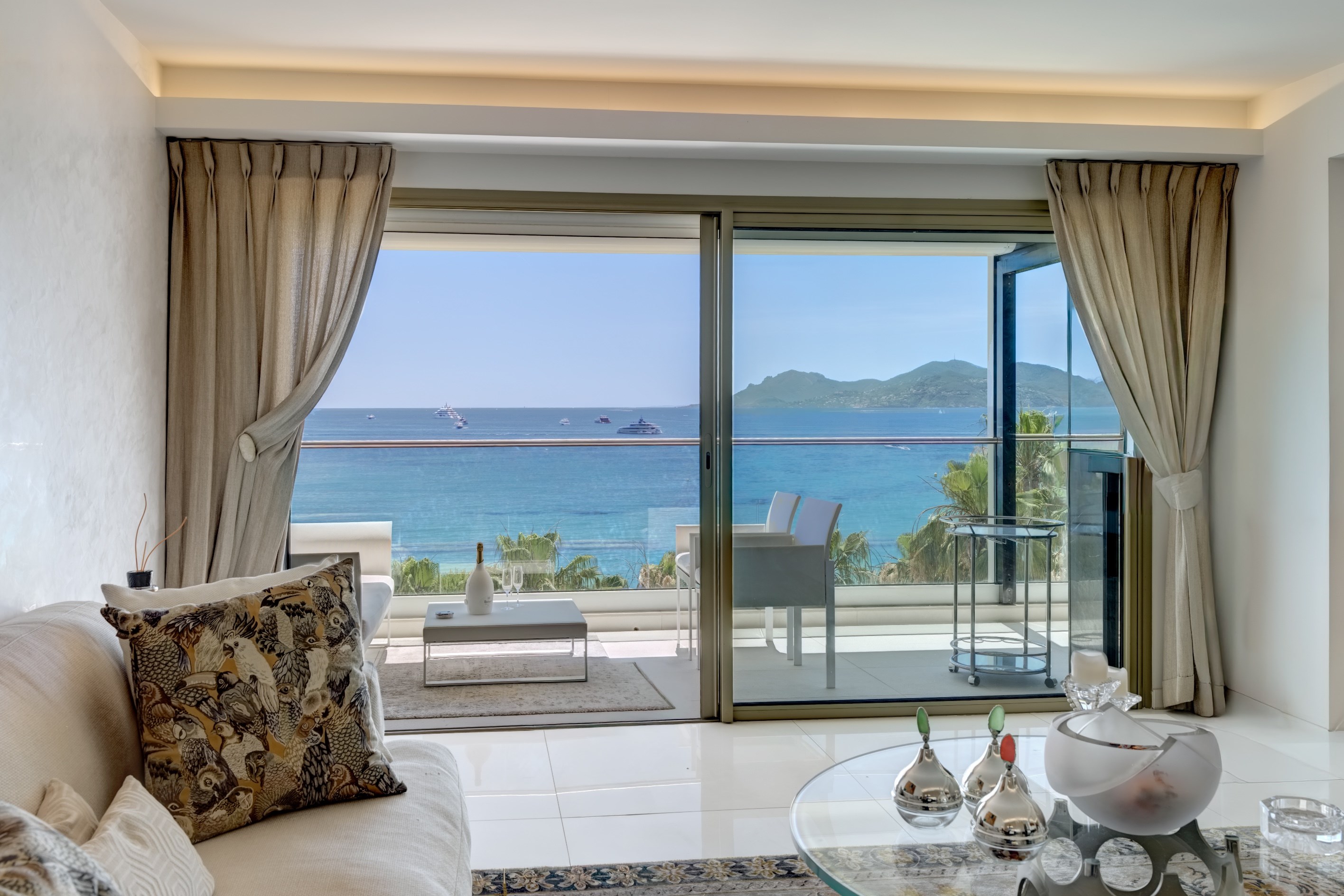  Luxury apartment on the Cannes Croisette with panoramic sea views and three sui… - 物件實景
