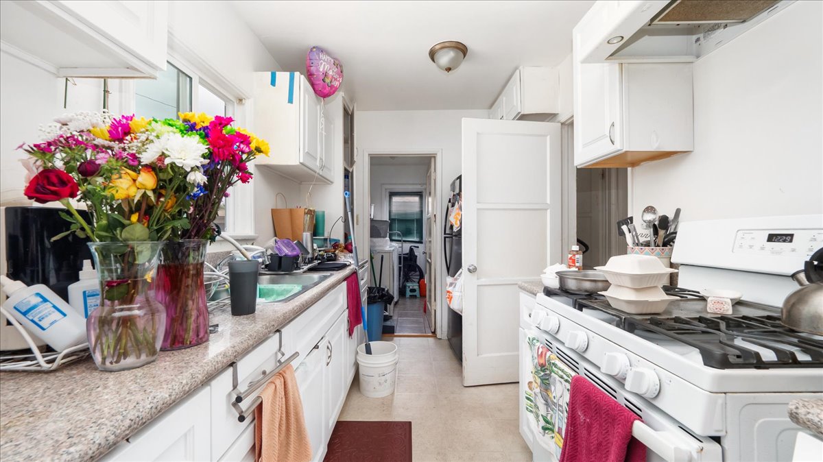 Montebello, California, 90640, United States, 2 Bedrooms Bedrooms, ,2 BathroomsBathrooms,Residential,For Sale,1930342