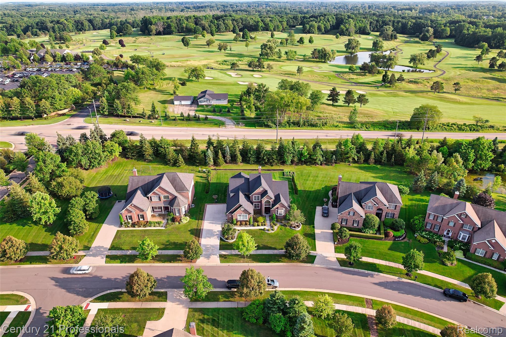 Novi, Michigan, 48374, United States, 4 Bedrooms Bedrooms, ,5 BathroomsBathrooms,Residential,For Sale,1904445