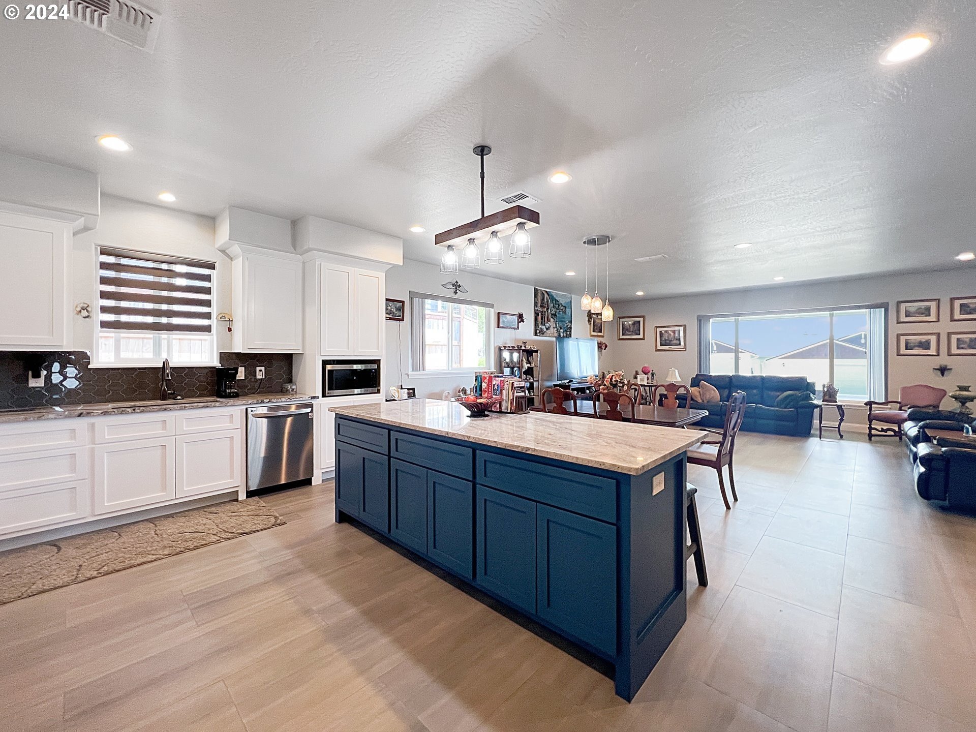 Brookings, Oregon, 97415, United States, 3 Bedrooms Bedrooms, ,3 BathroomsBathrooms,Residential,For Sale,1935245