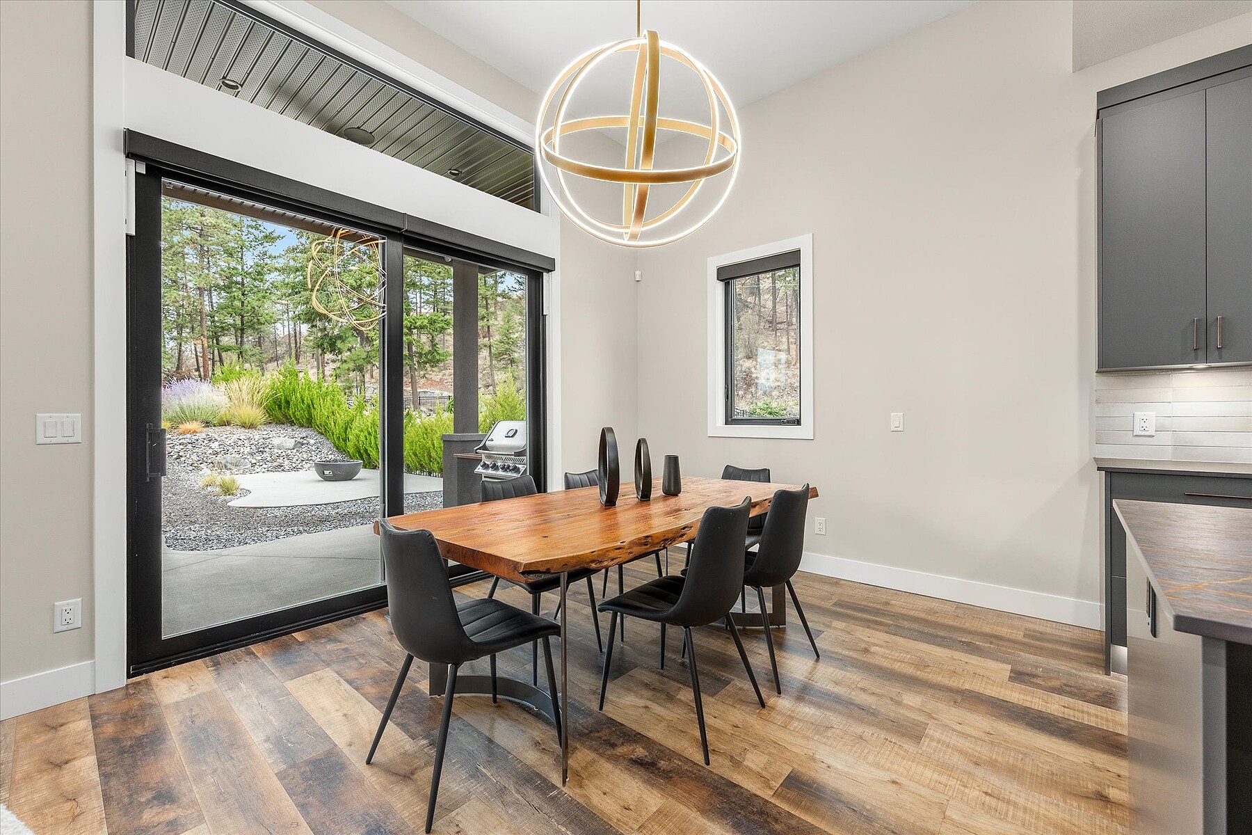  Contemporary Home in Lakestone - 物件實景