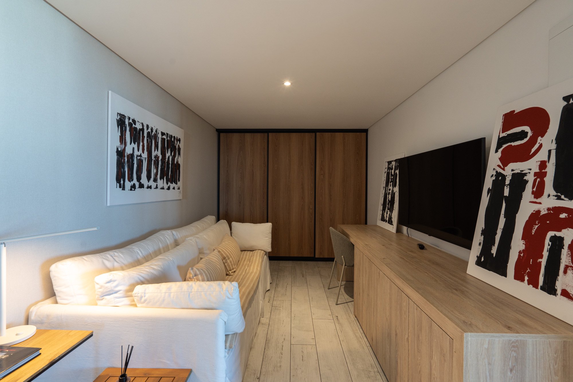  Unit for sale in the renowned Surfside Village1 tower - 物件實景