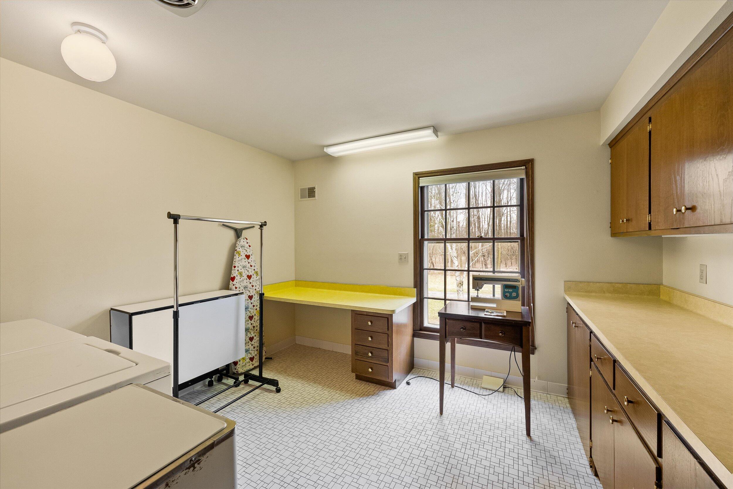 Mequon, Wisconsin, 53097, United States, 5 Bedrooms Bedrooms, ,5 BathroomsBathrooms,Residential,For Sale,1907648