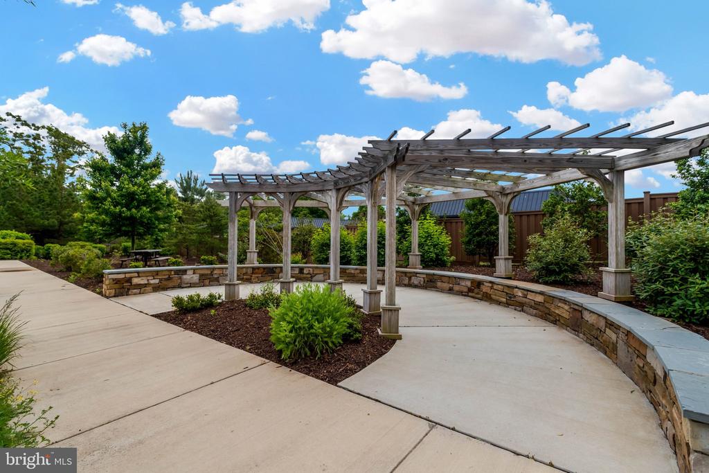 Alexandria, Virginia, 22306, United States, 3 Bedrooms Bedrooms, ,4 BathroomsBathrooms,Residential,For Sale,2019701