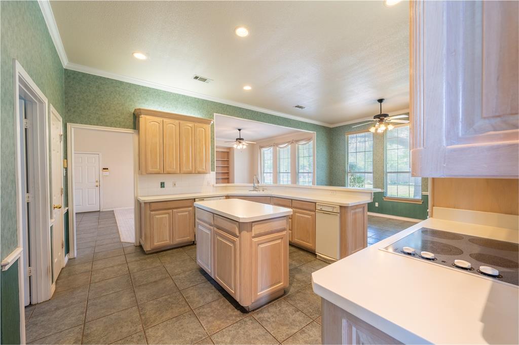 Crowley, Texas, 76036, United States, 4 Bedrooms Bedrooms, ,3 BathroomsBathrooms,Residential,For Sale,1930619