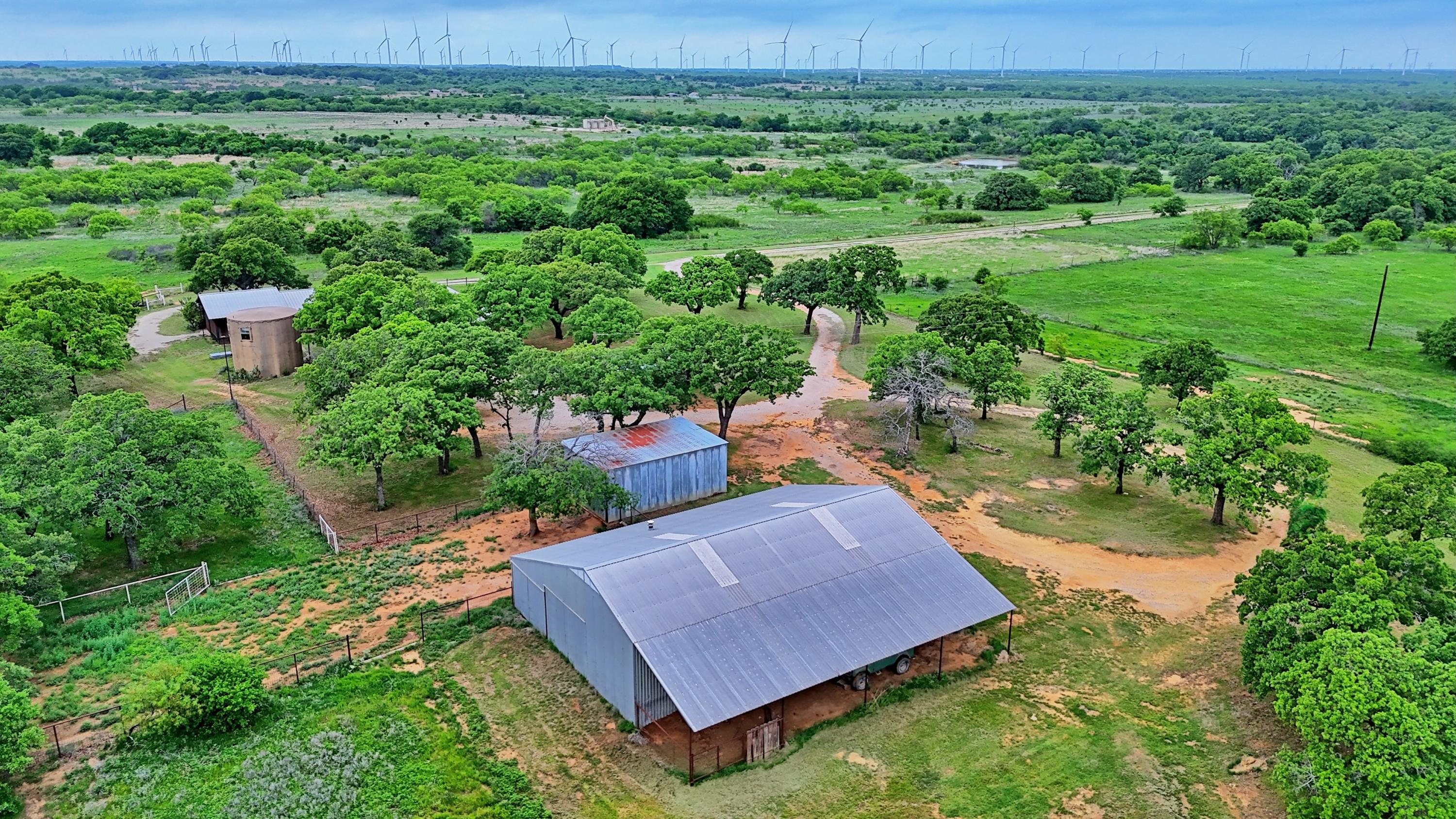  Ranch Style Rock Home on Private 80 Acres - 物件實景