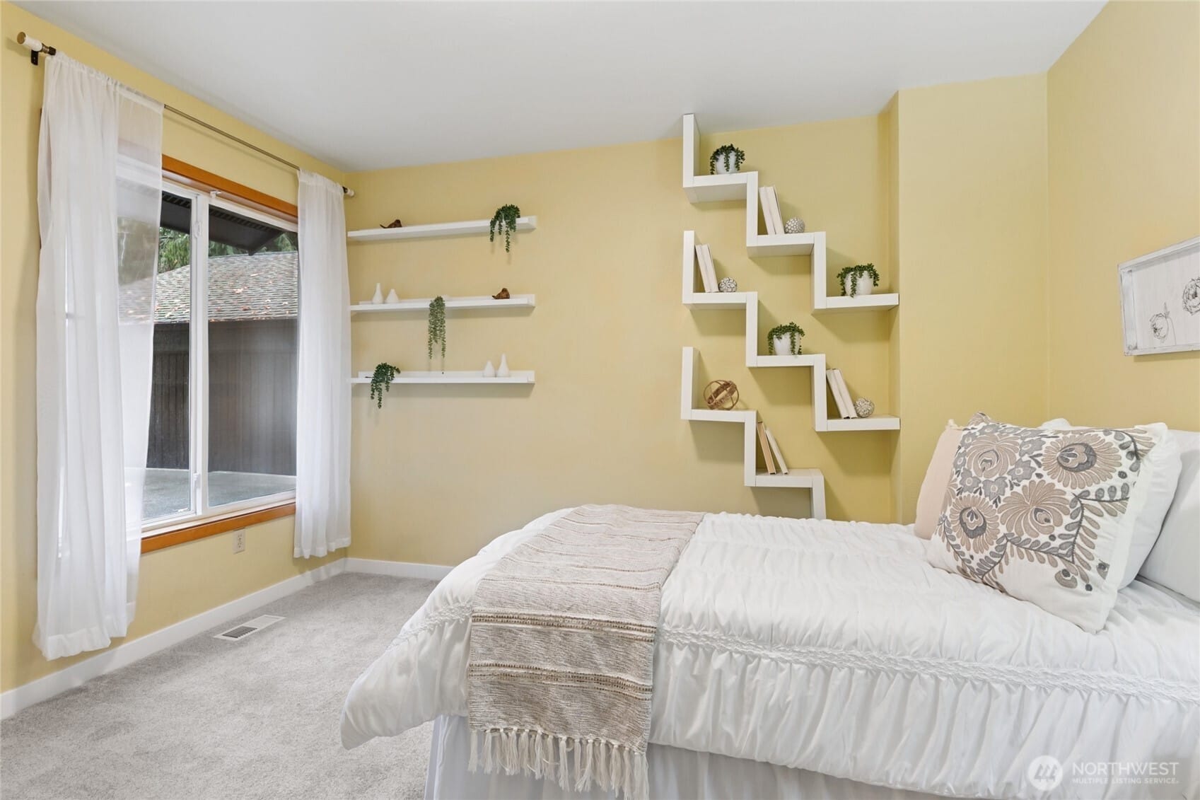 Olympia, Washington, 98502, United States, 4 Bedrooms Bedrooms, ,2 BathroomsBathrooms,Residential,For Sale,1988931