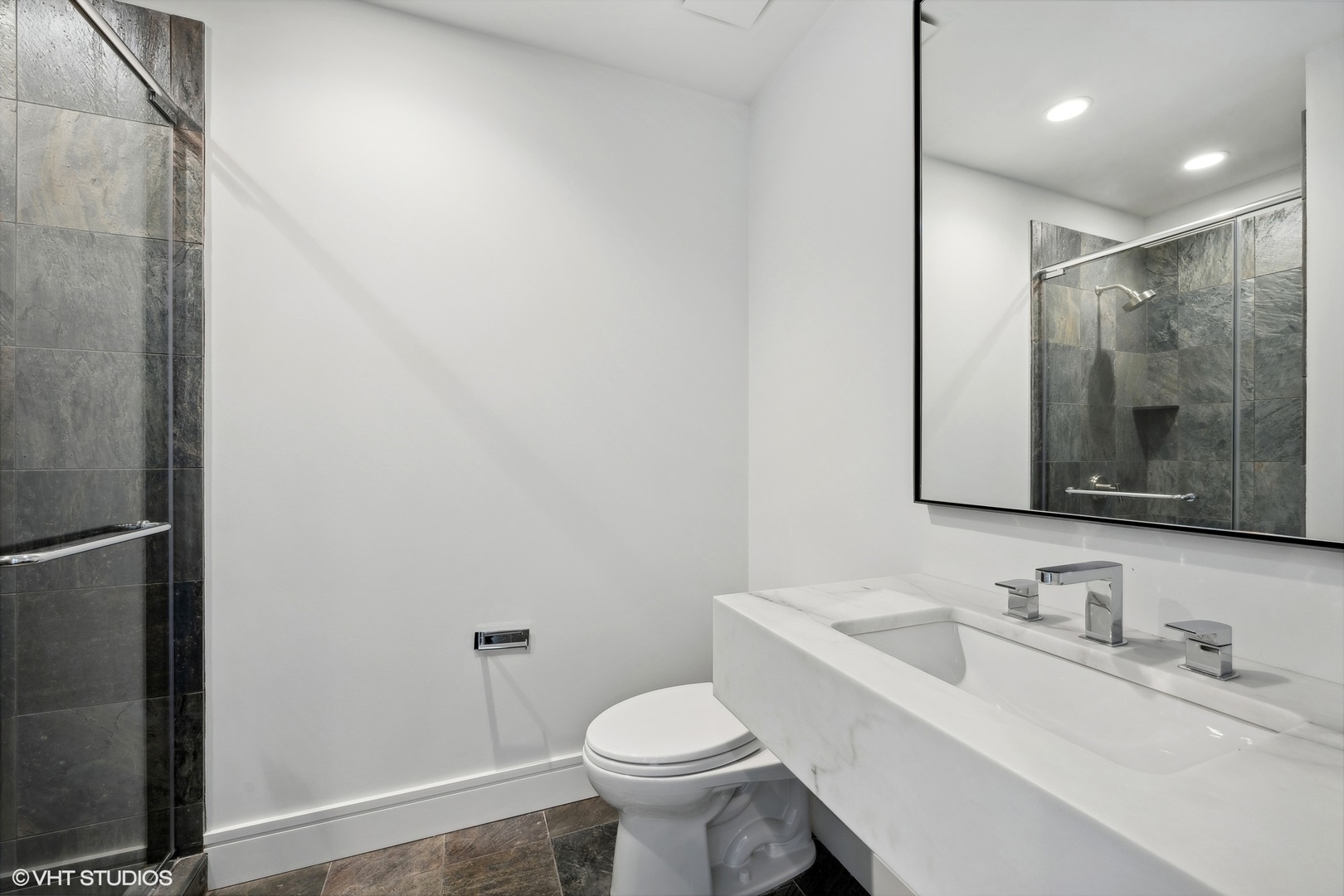 Chicago, Illinois, 60611, United States, 3 Bedrooms Bedrooms, ,4 BathroomsBathrooms,Residential,For Sale,1908723