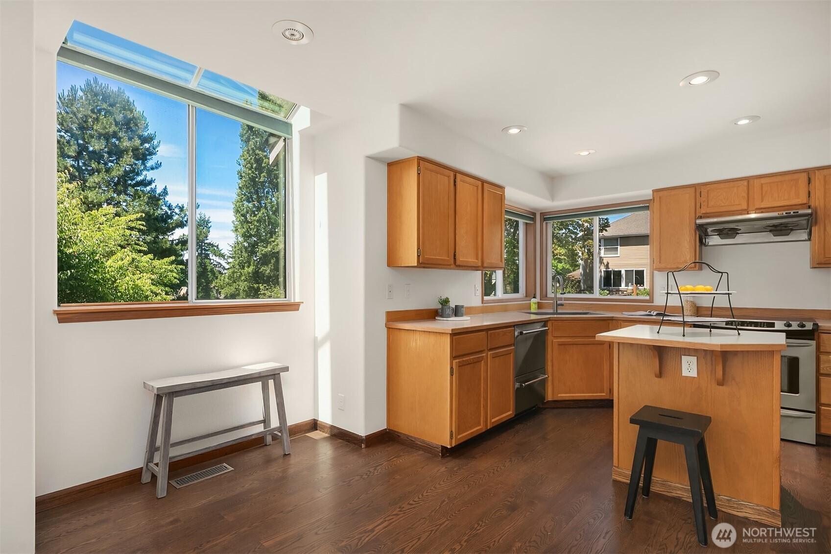 RENTON, Washington, 98059, United States, 4 Bedrooms Bedrooms, ,4 BathroomsBathrooms,Residential,For Sale,1882417