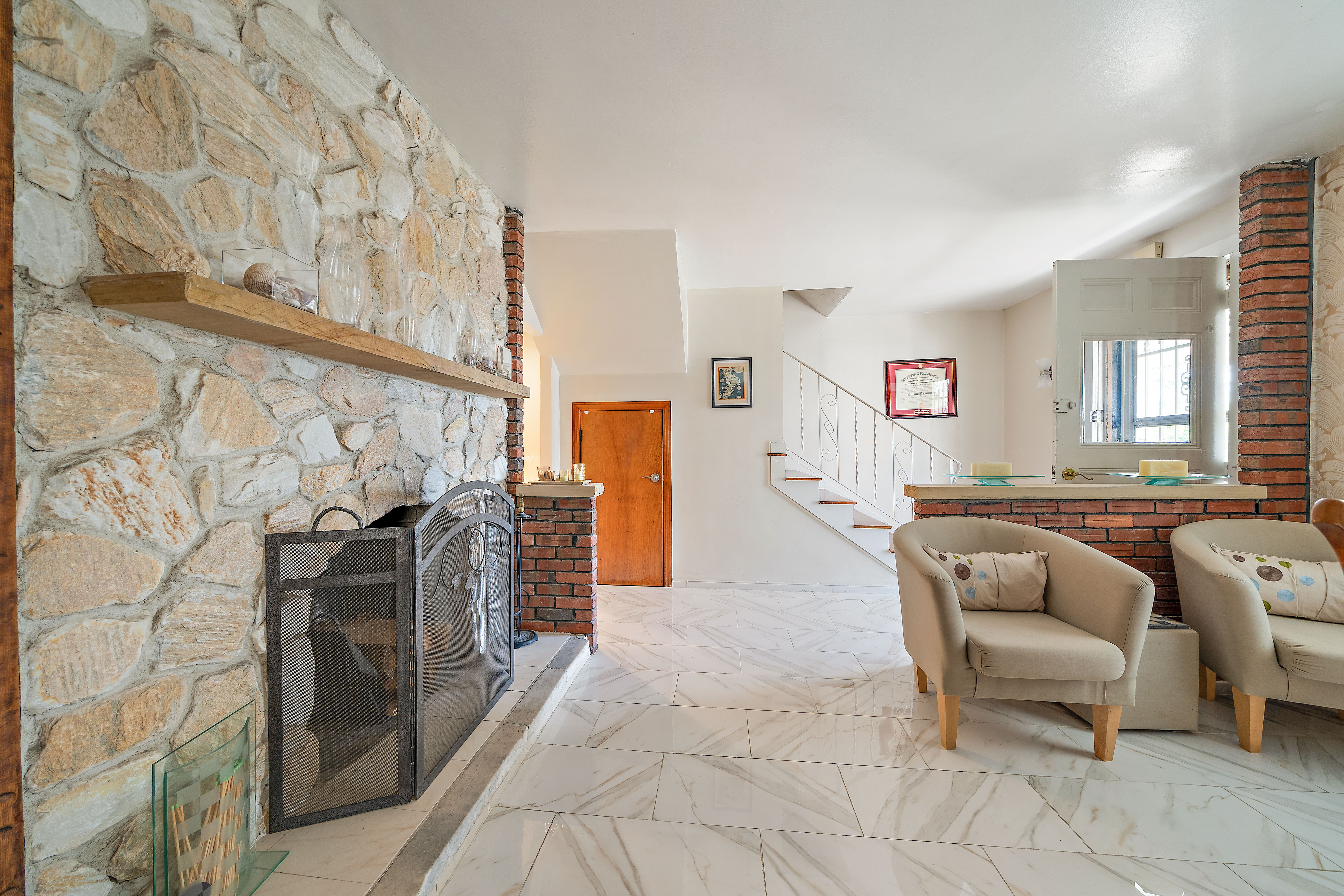 Hull, Massachusetts, 02045, United States, 4 Bedrooms Bedrooms, ,3 BathroomsBathrooms,Residential,For Sale,1870933