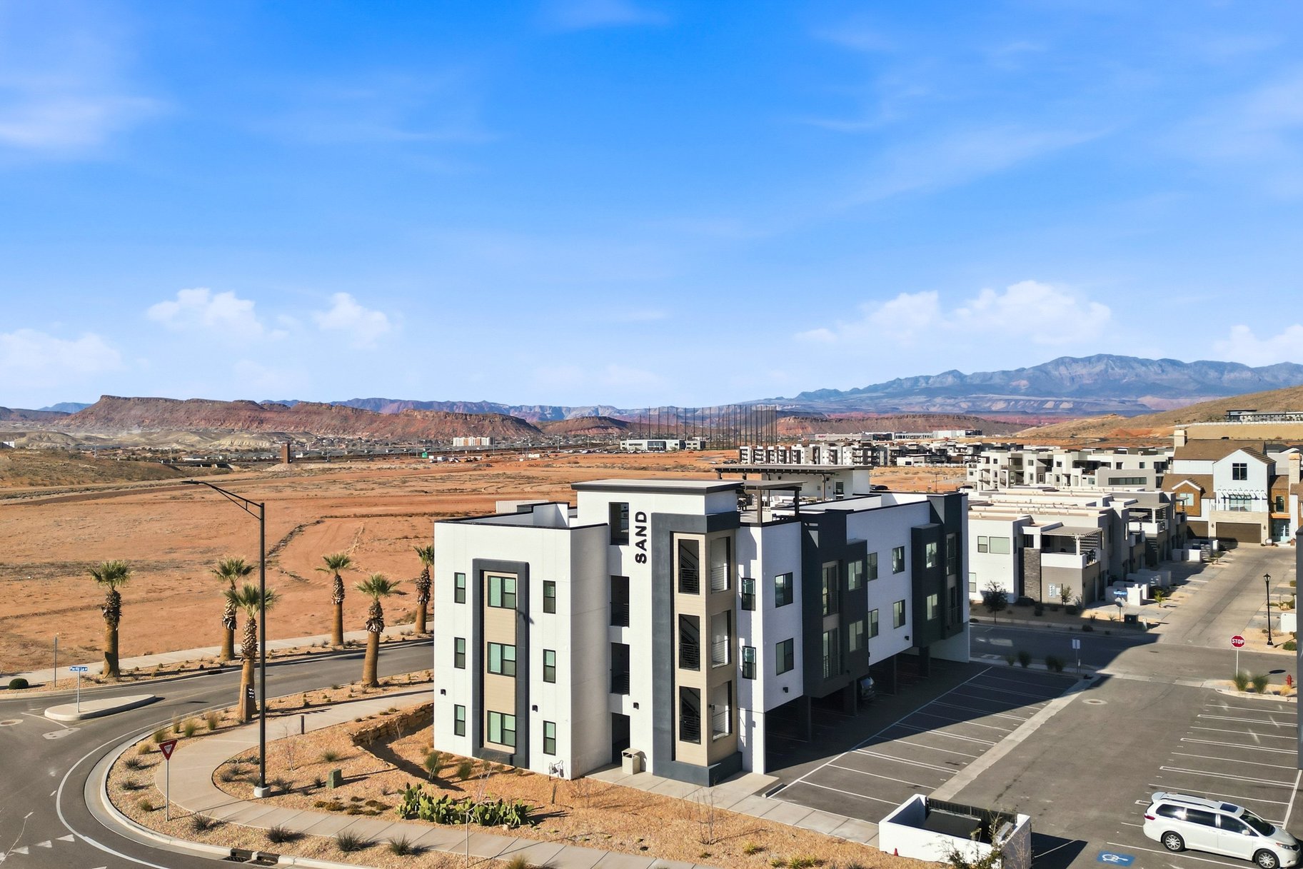  Top-Floor Desert Color Retreat With Lagoon Access & Views - 物件實景