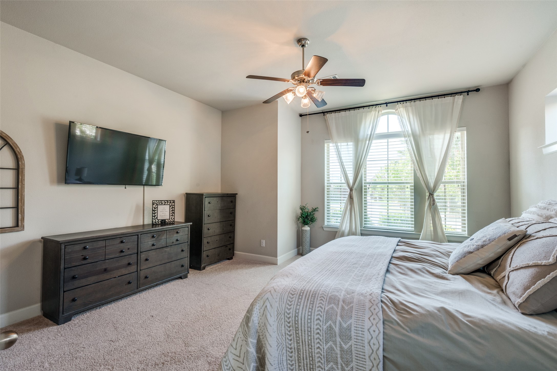 Arlington, Texas, 76005, United States, 4 Bedrooms Bedrooms, ,4 BathroomsBathrooms,Residential,For Sale,1857348