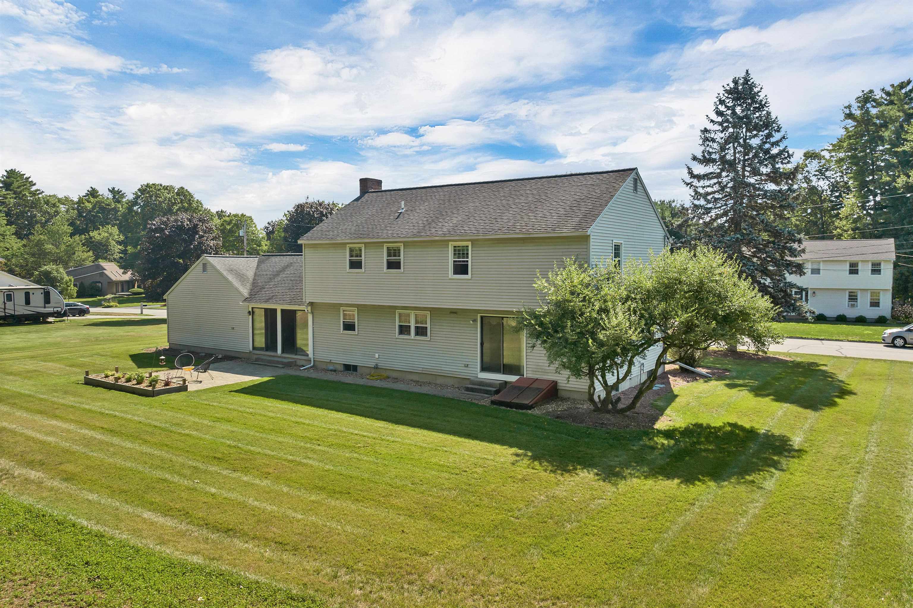 Nashua, New Hampshire, 03064, United States, 4 Bedrooms Bedrooms, ,3 BathroomsBathrooms,Residential,For Sale,1925395