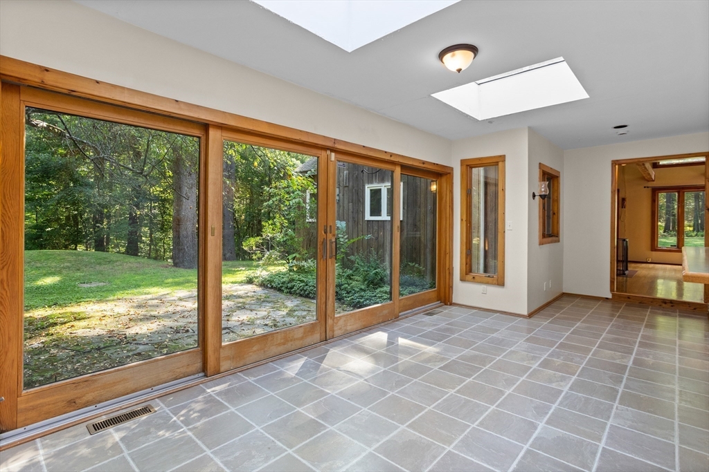 Sudbury, Massachusetts, 01776, United States, 4 Bedrooms Bedrooms, ,3 BathroomsBathrooms,Residential,For Sale,1940388