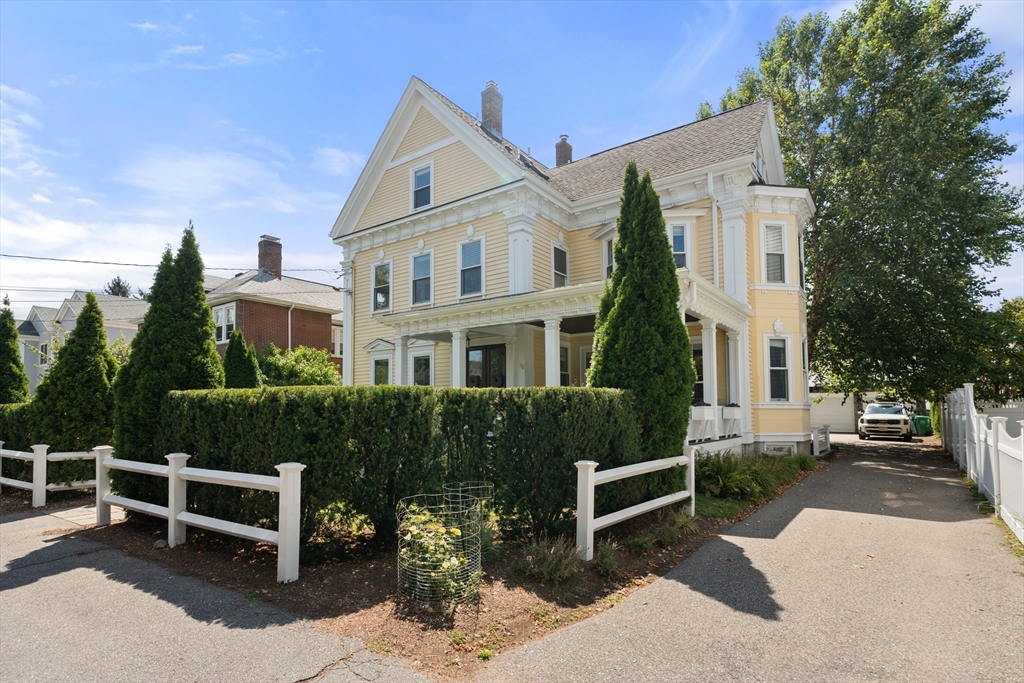 Newton, Massachusetts, 02458, United States, 5 Bedrooms Bedrooms, ,4 BathroomsBathrooms,Residential,For Sale,1942314